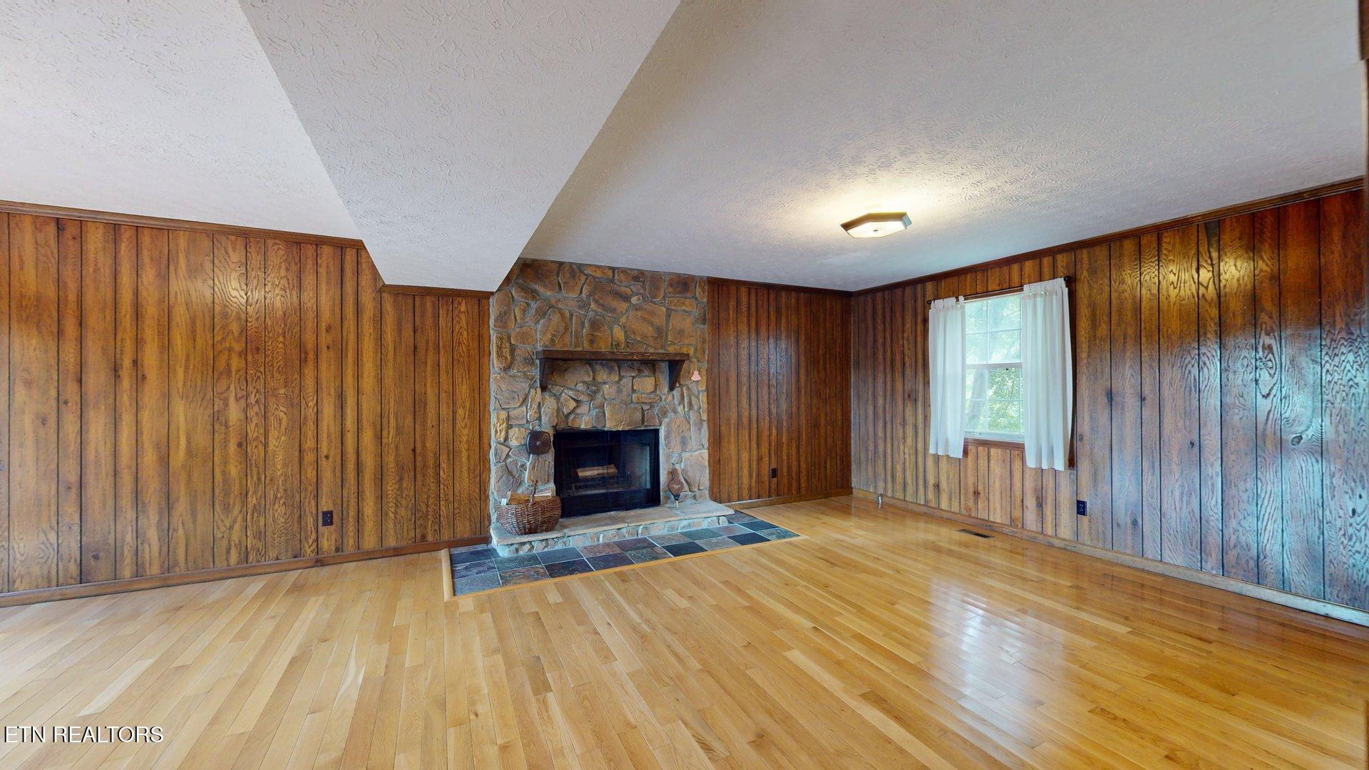 205 Vintage Lane Clinton TN 37716