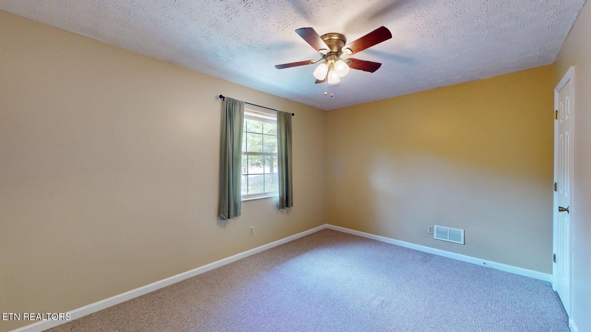 205 Vintage Lane Clinton TN 37716