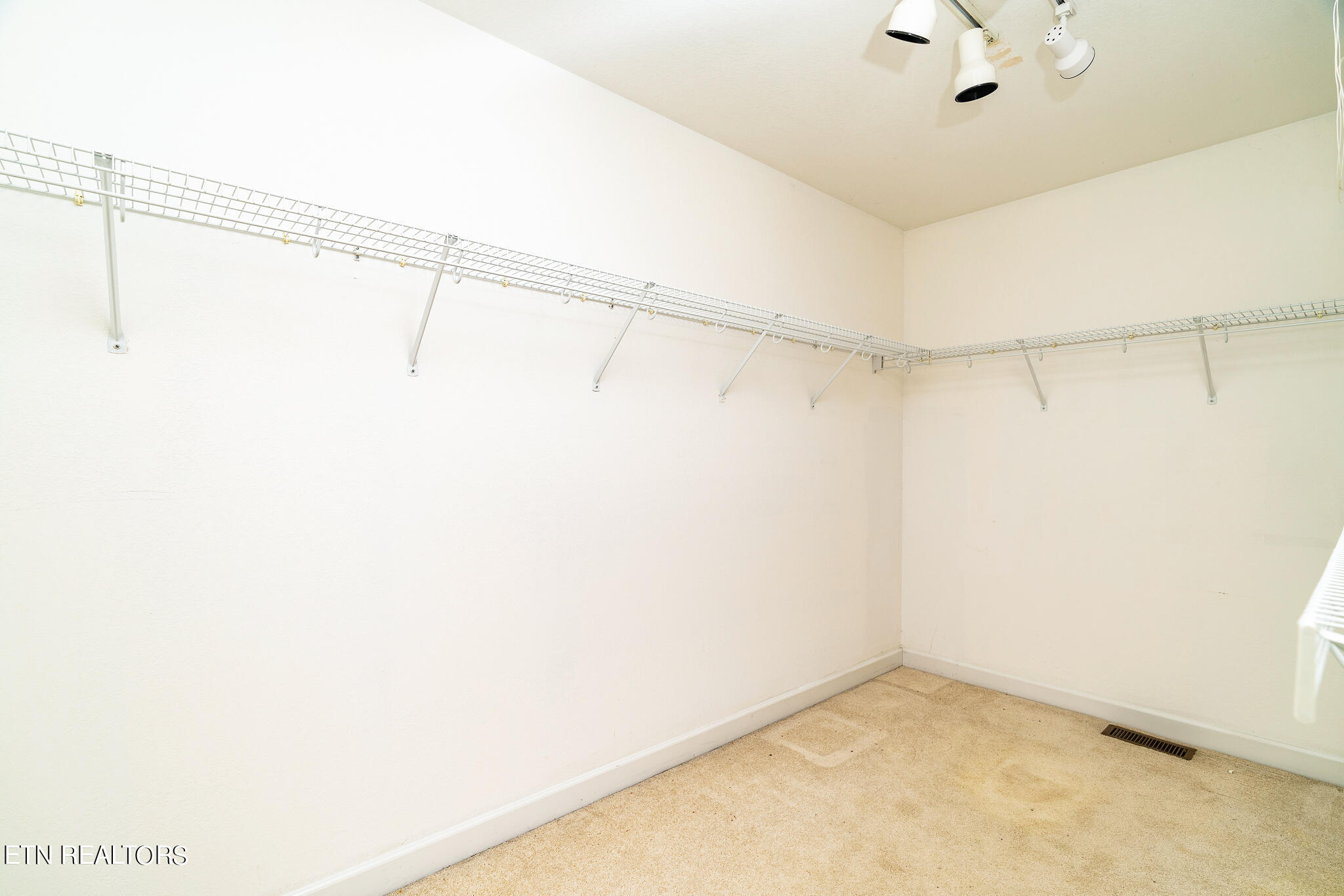 692 Emerald Avenue Kodak TN 37764