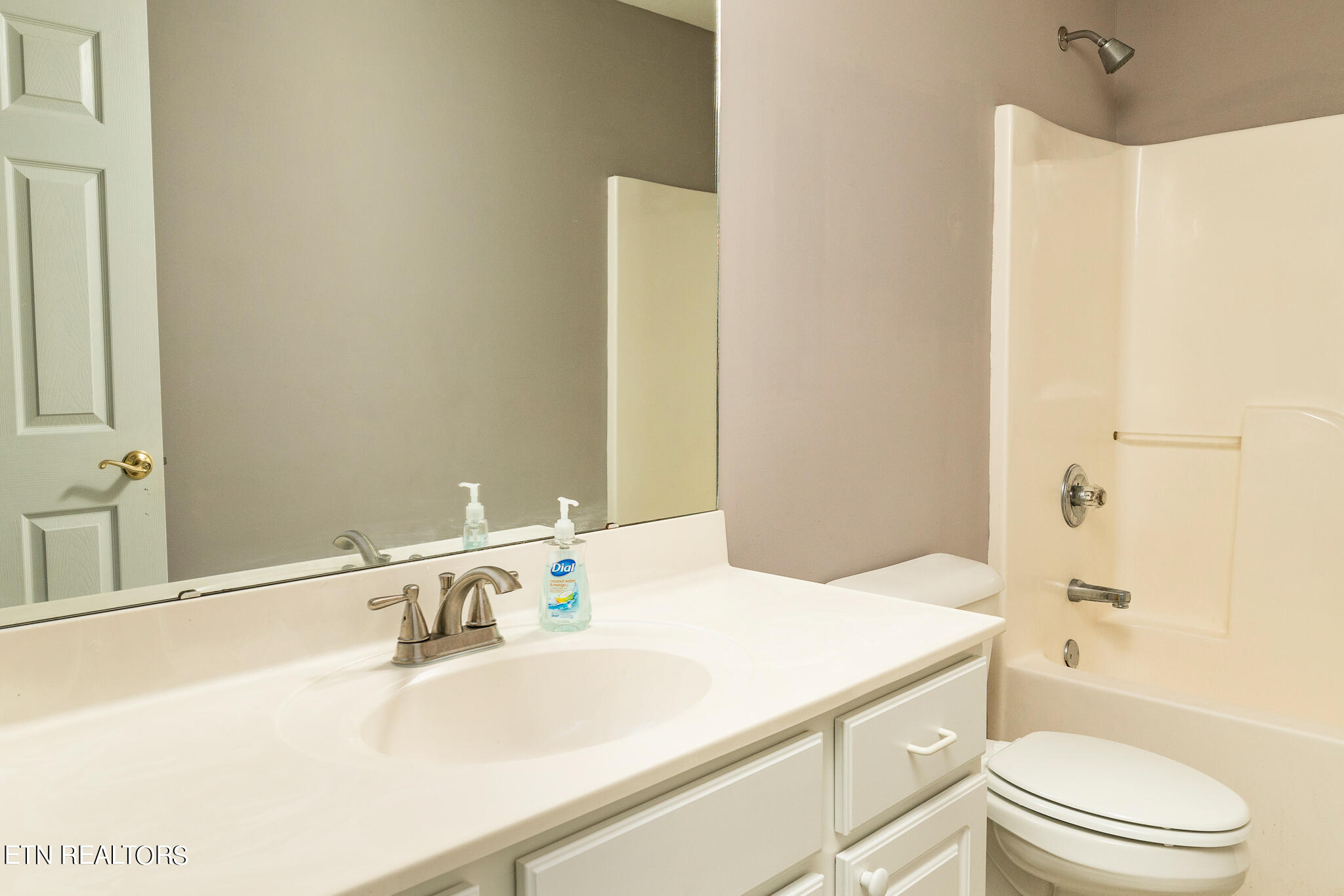 692 Emerald Avenue Kodak TN 37764