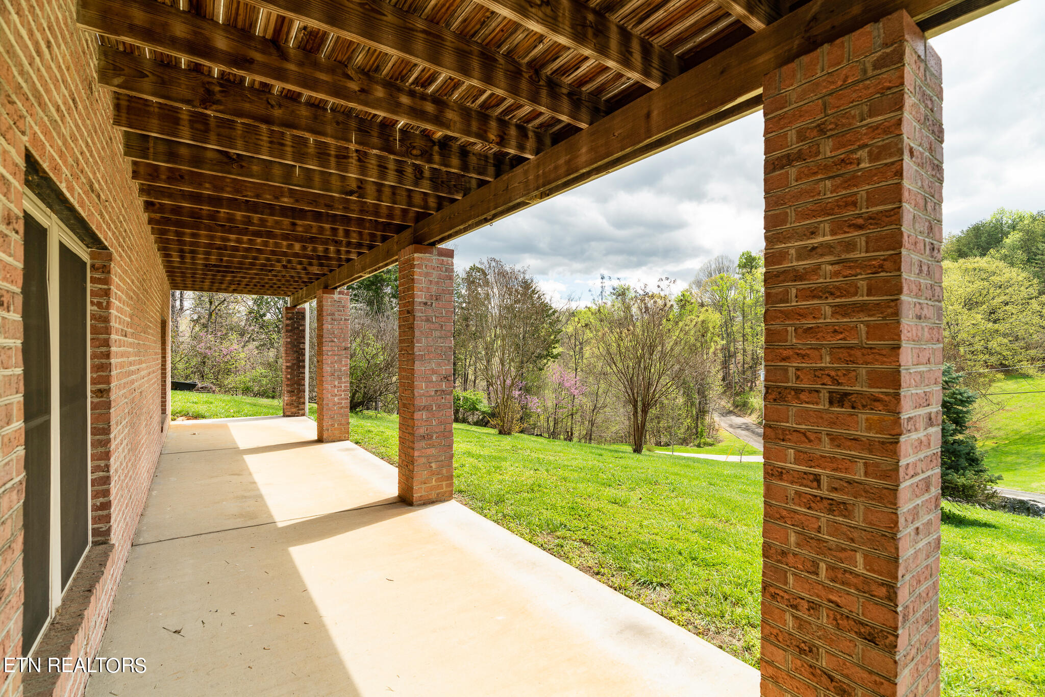 692 Emerald Avenue Kodak TN 37764