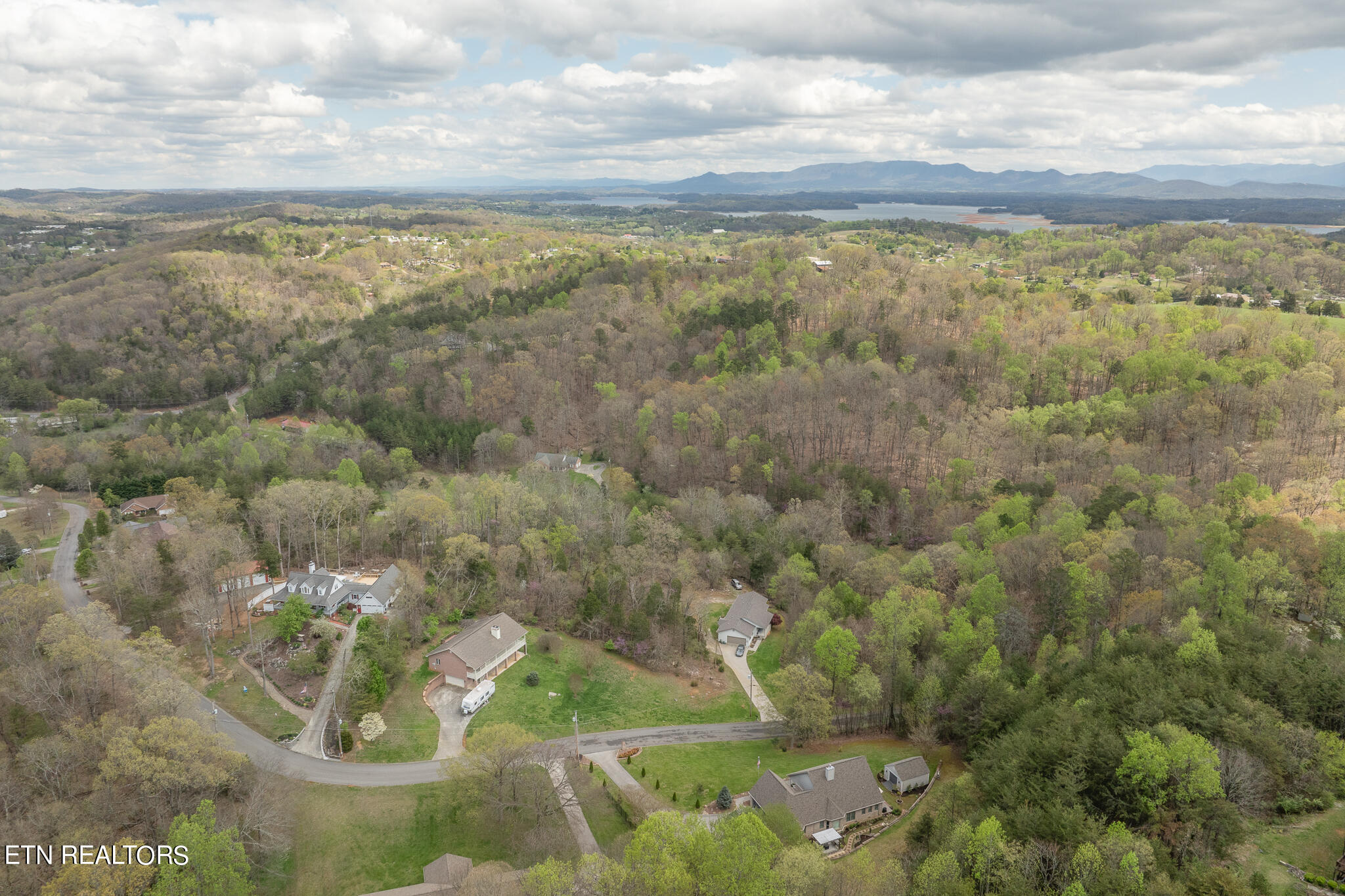 692 Emerald Avenue Kodak TN 37764