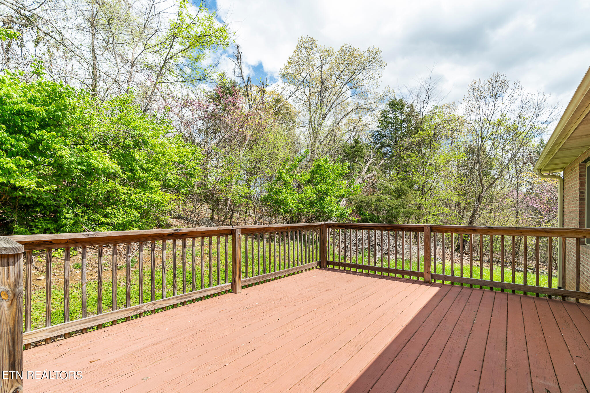 692 Emerald Avenue Kodak TN 37764