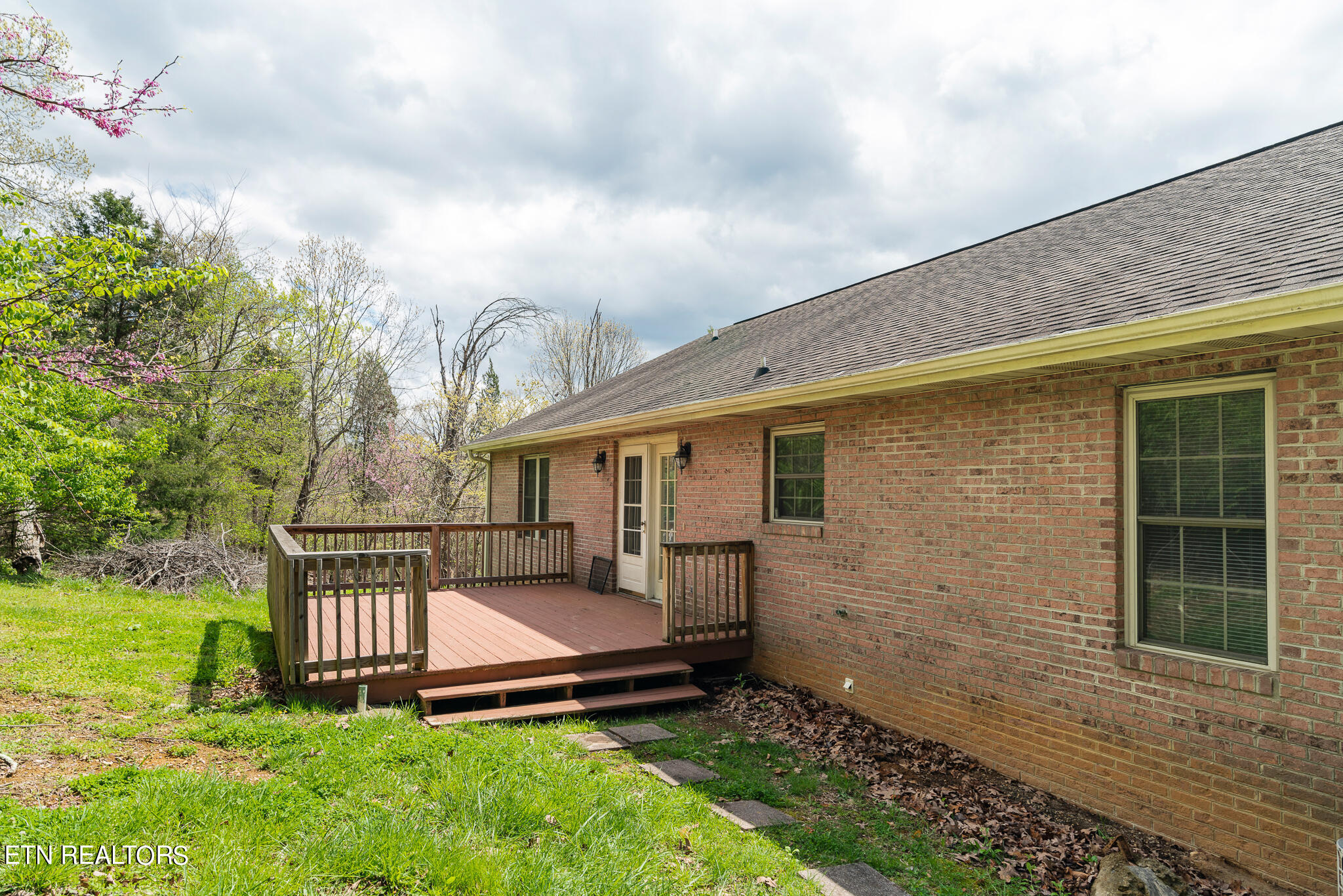 692 Emerald Avenue Kodak TN 37764