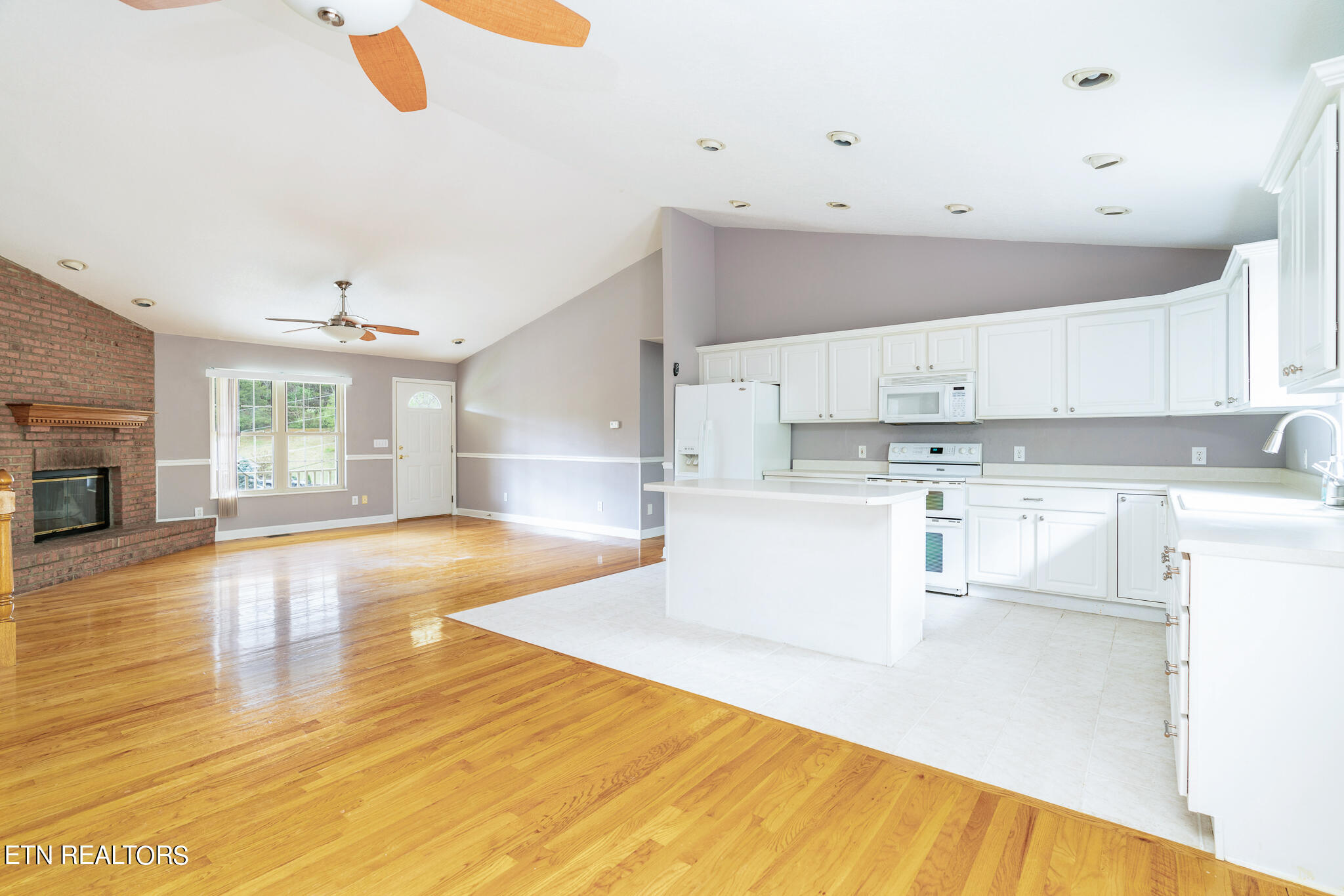 692 Emerald Avenue Kodak TN 37764