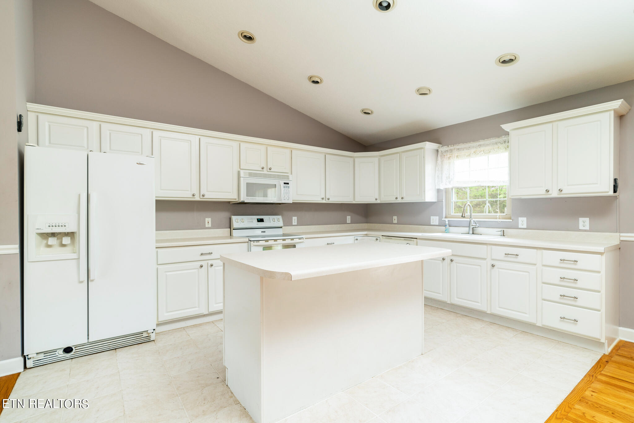 692 Emerald Avenue Kodak TN 37764