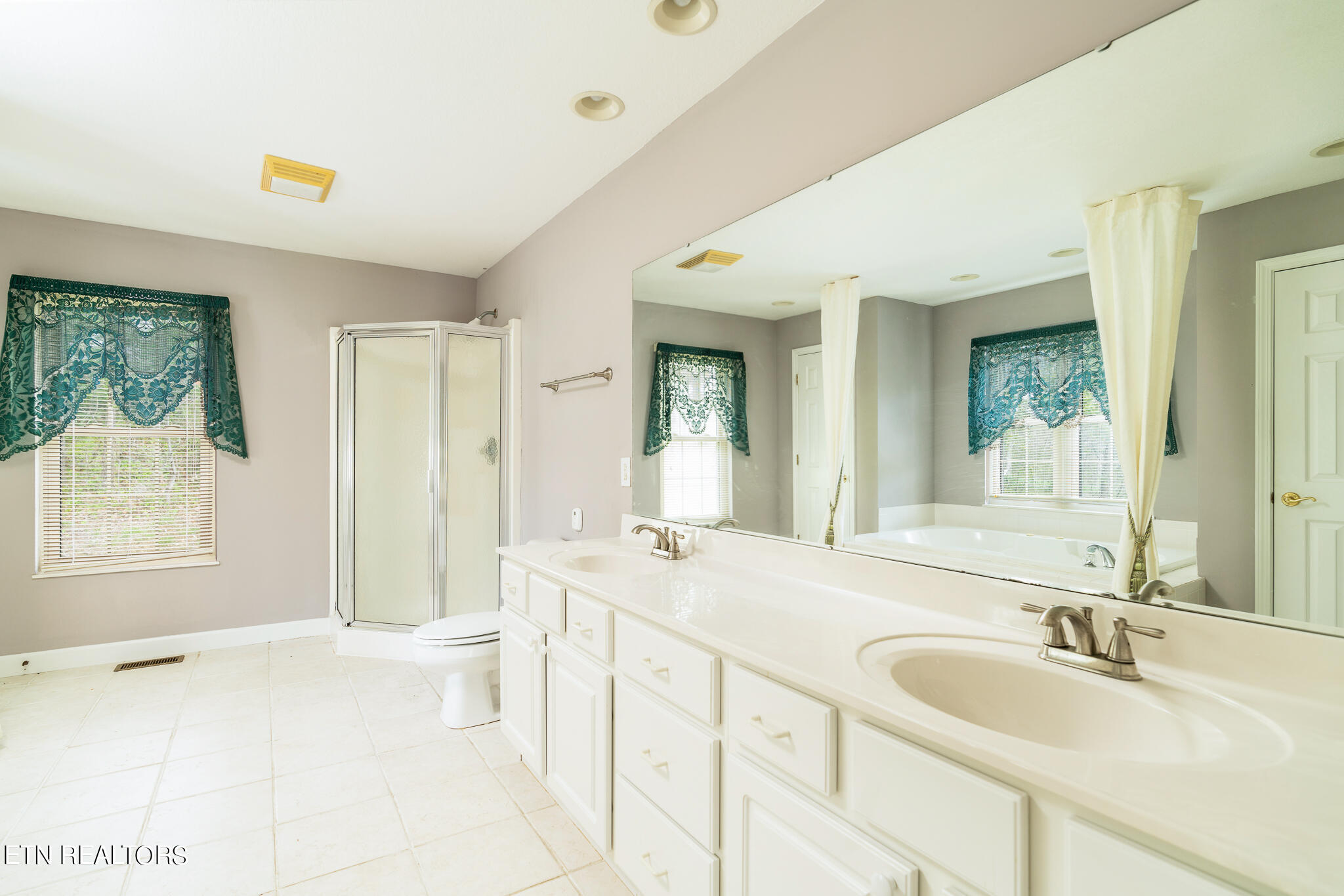 692 Emerald Avenue Kodak TN 37764