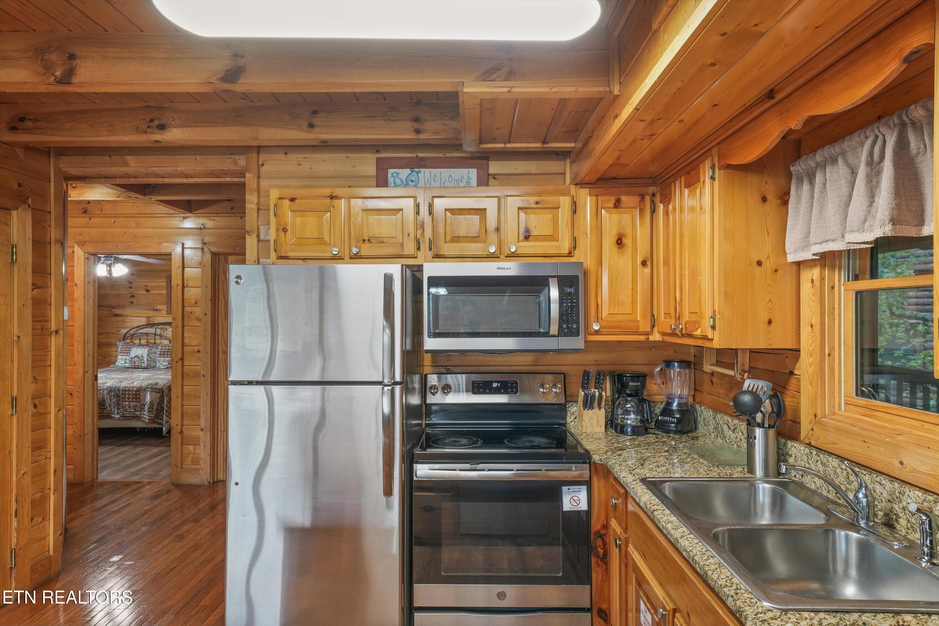 3208 White Falcon Way Pigeon Forge TN 37863
