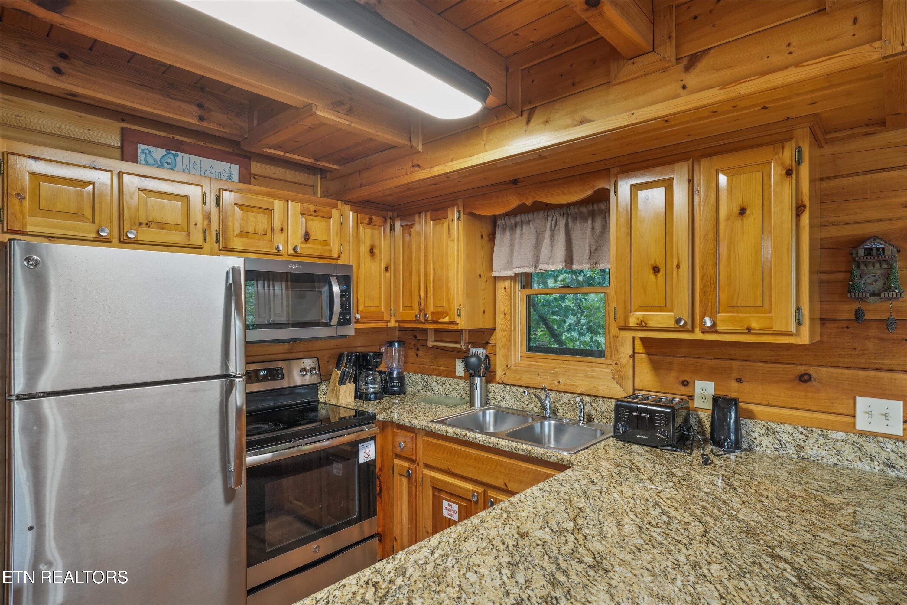 3208 White Falcon Way Pigeon Forge TN 37863