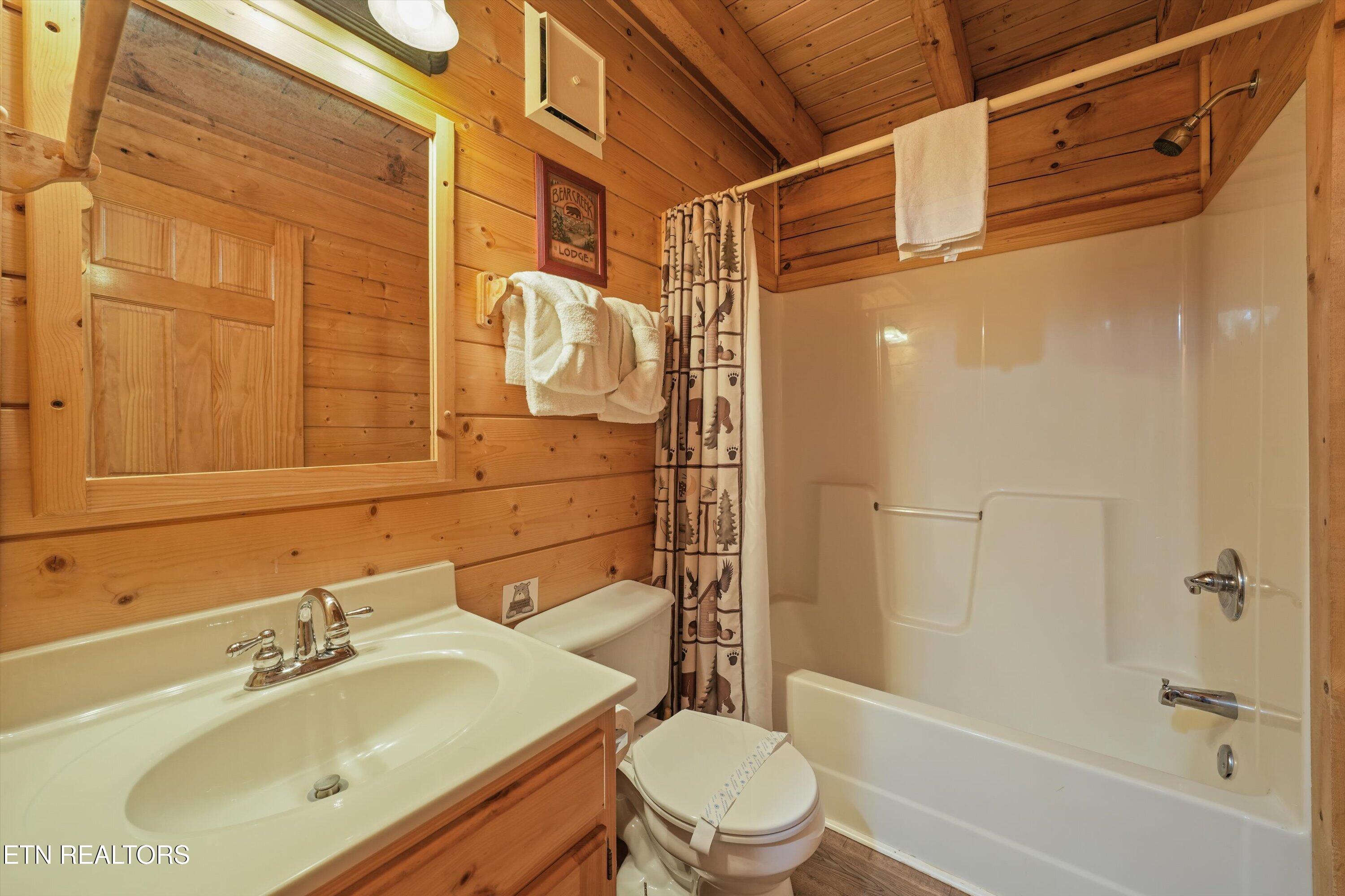 3208 White Falcon Way Pigeon Forge TN 37863