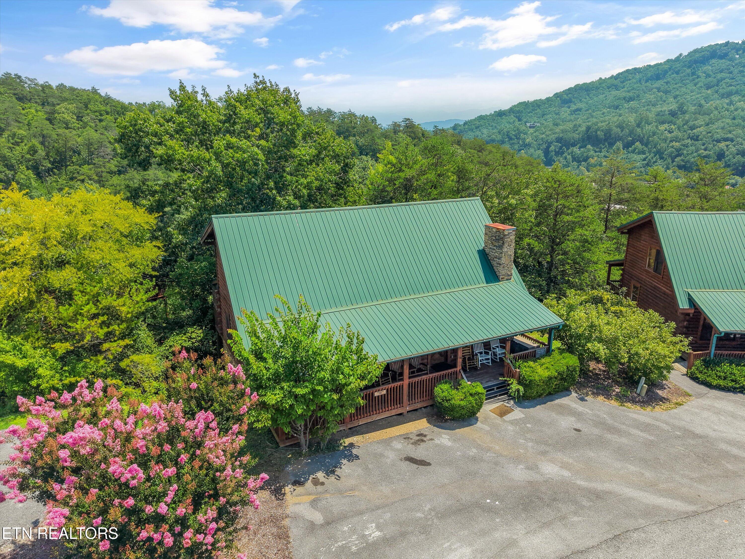 3208 White Falcon Way Pigeon Forge TN 37863