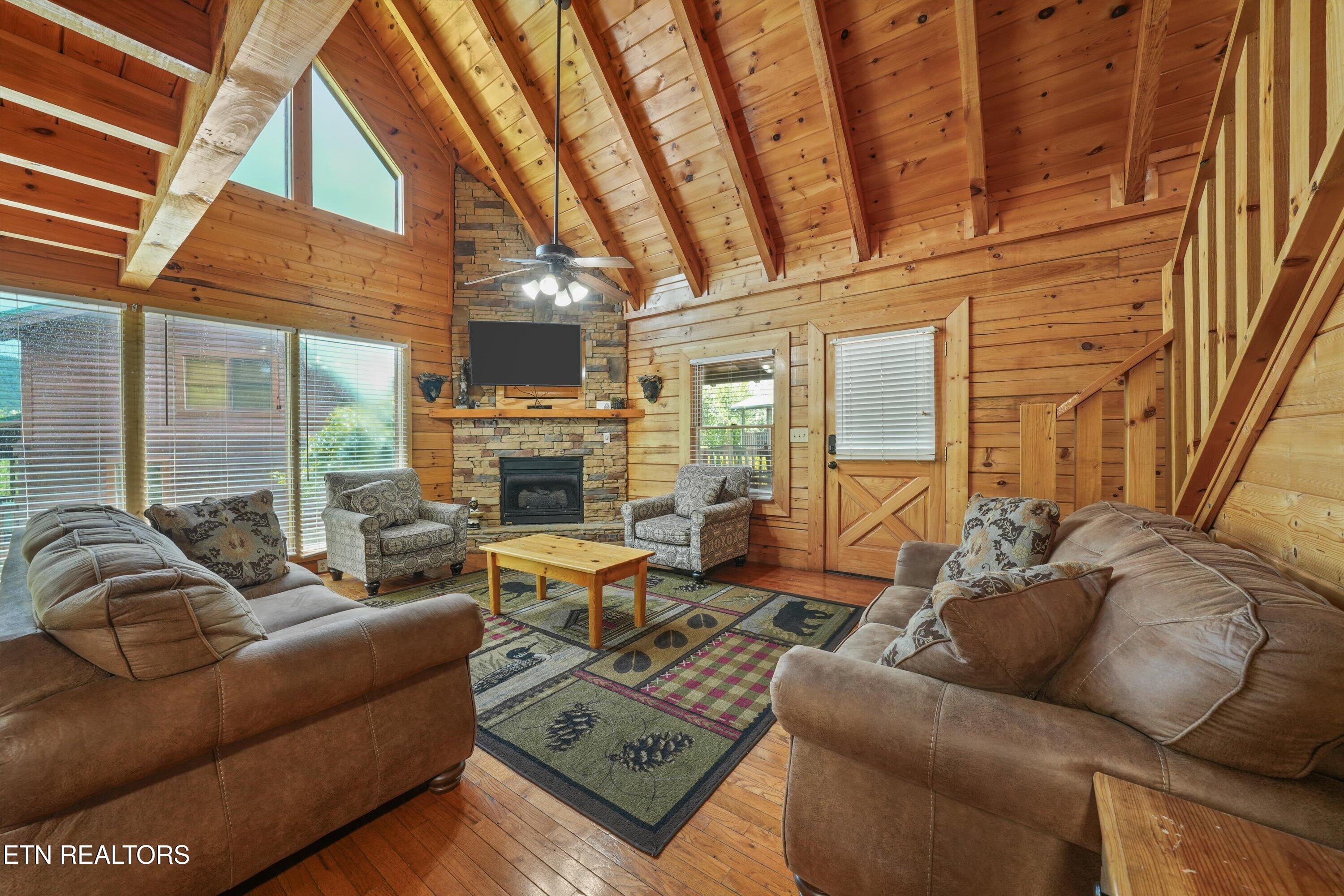 3208 White Falcon Way Pigeon Forge TN 37863