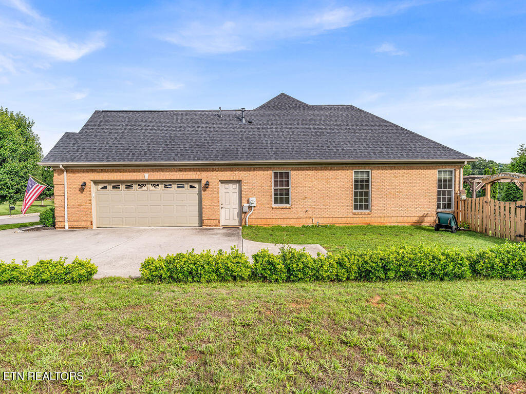 346 E Port Drive Lenoir City TN 37772