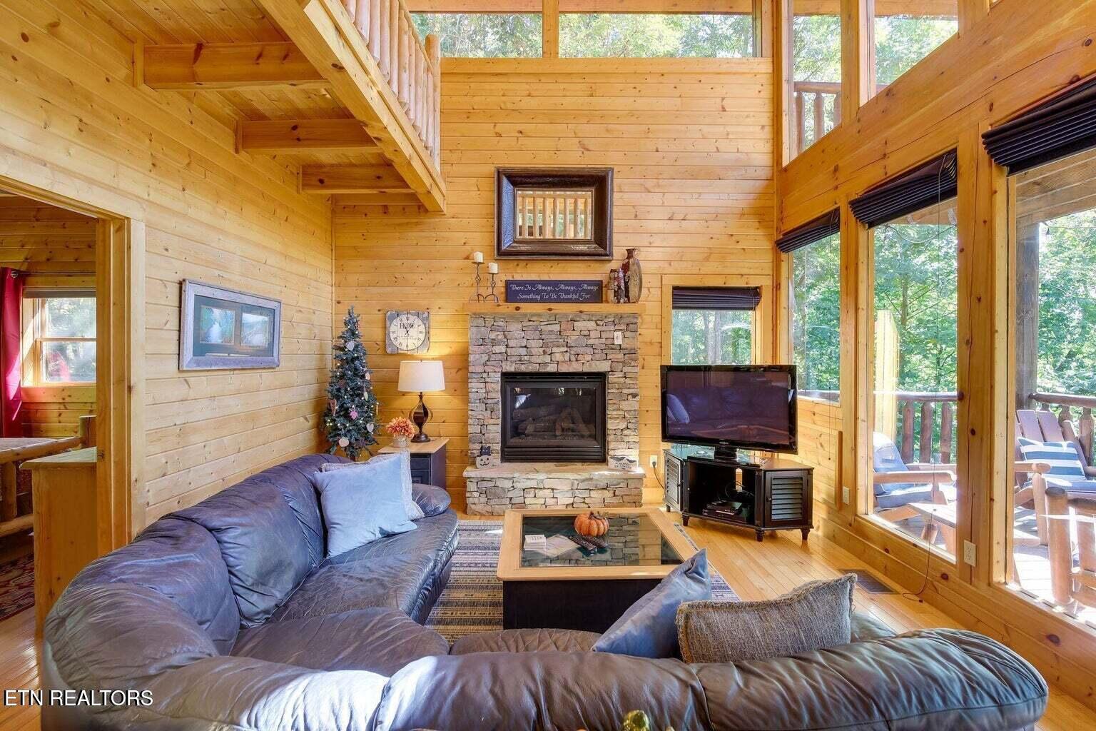 3572 Pebbles Mtn Way Sevierville TN 37862