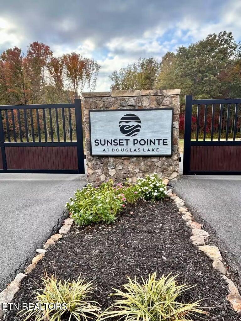 630 Ancient Oaks Court White Pine TN 37890