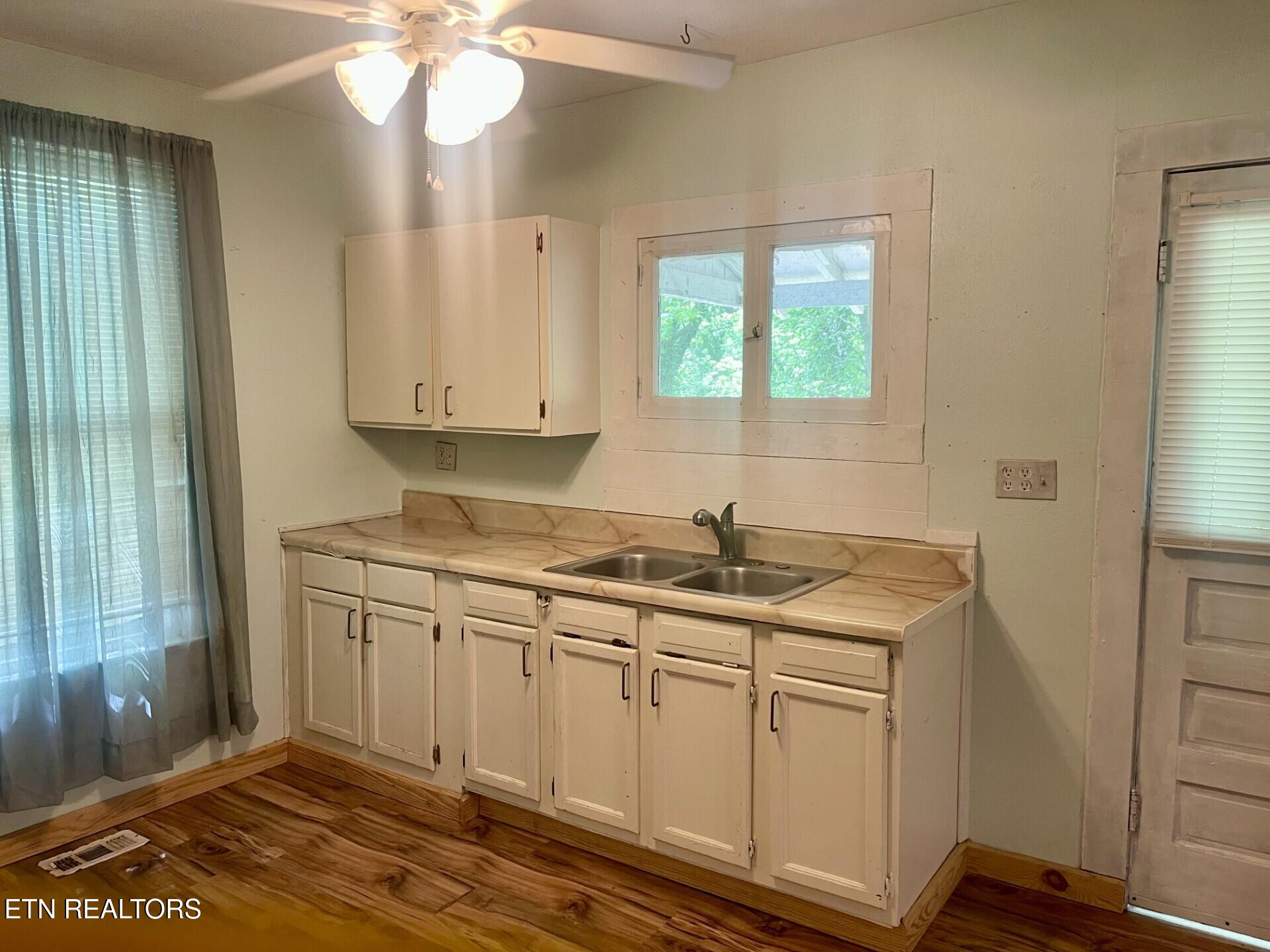 1118 Georgia Avenue Athens TN 37303