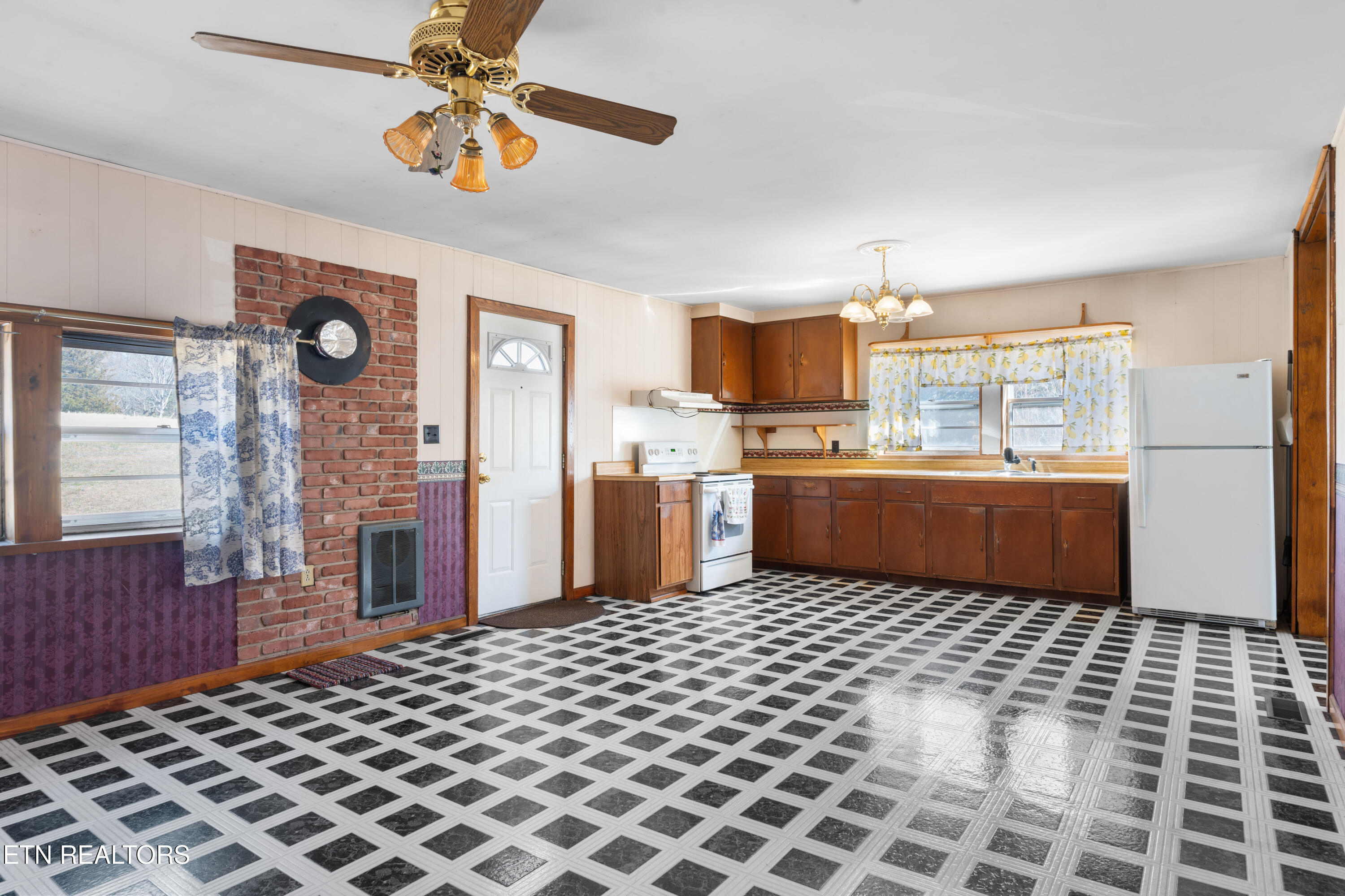 6314 Maloneyville Road Corryton TN 37721