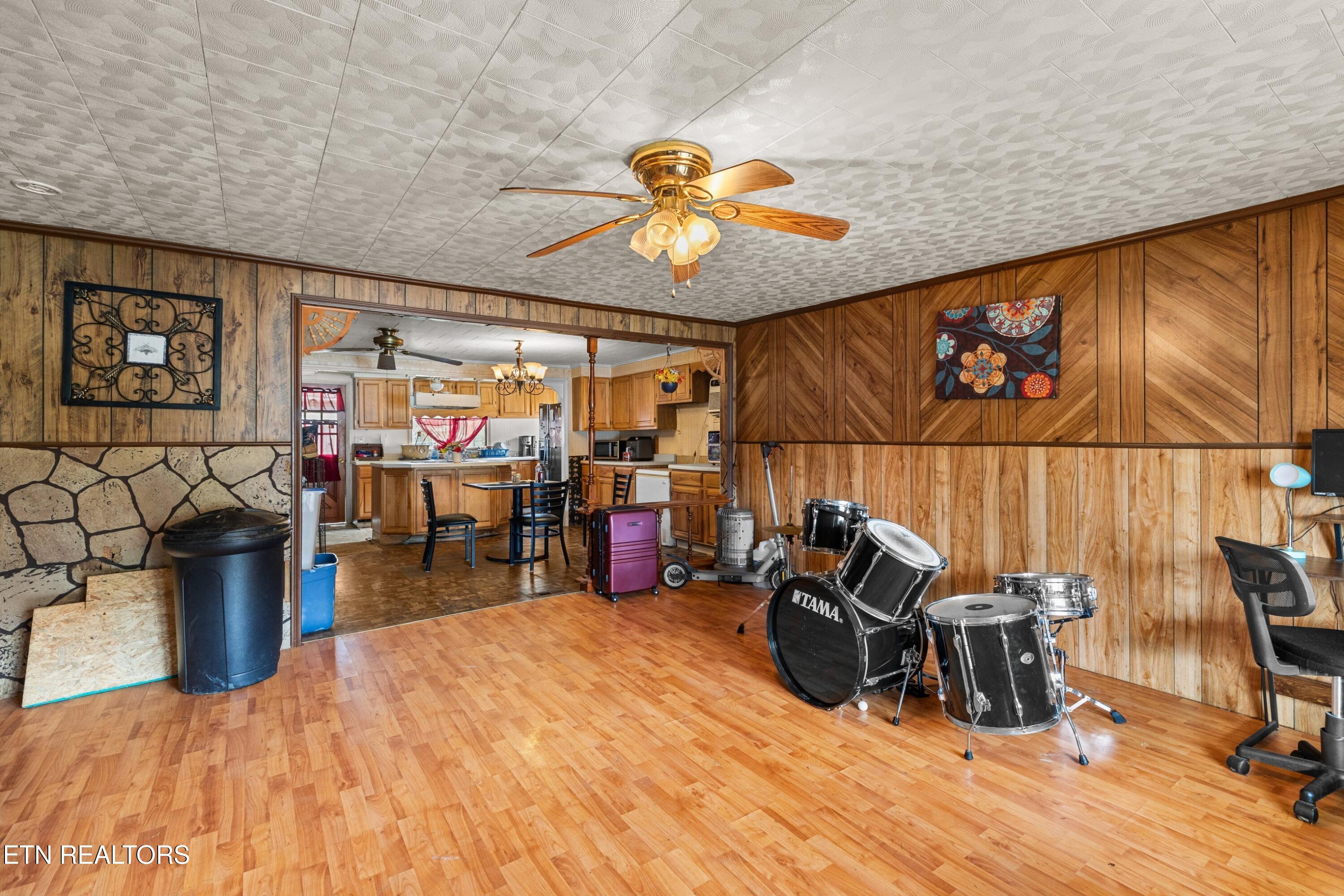 555 Poplar Avenue Jellico TN 37762