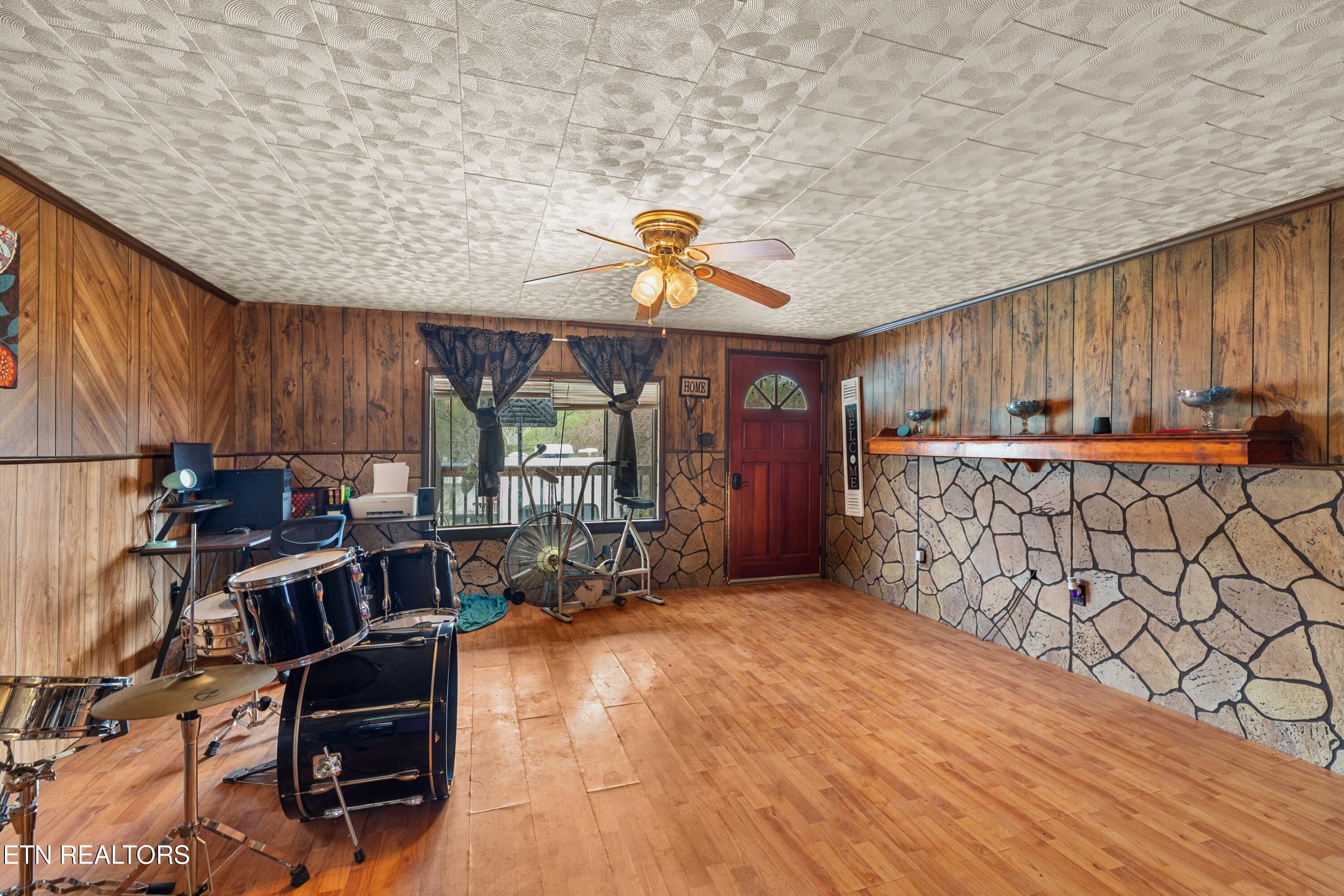 555 Poplar Avenue Jellico TN 37762