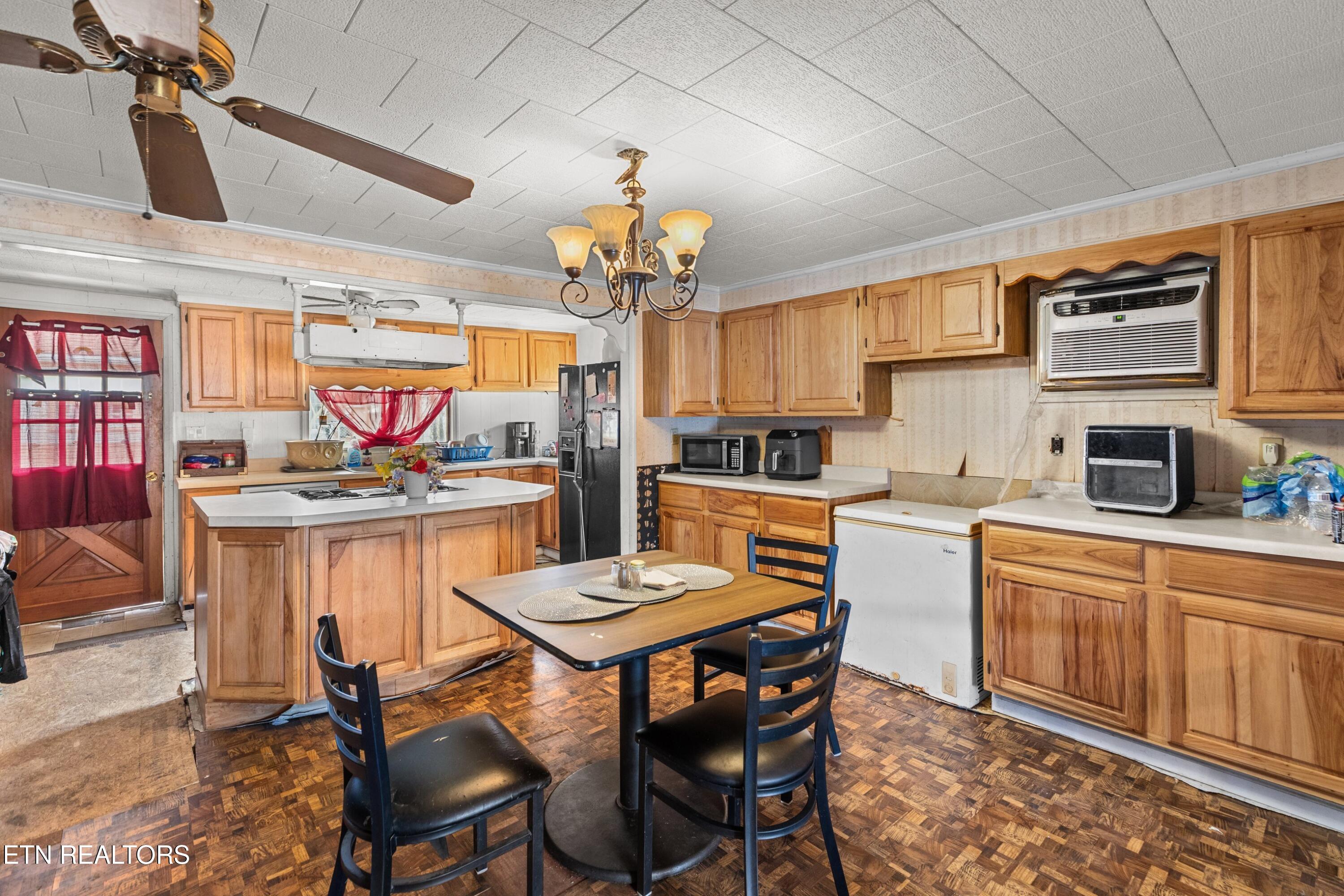 555 Poplar Avenue Jellico TN 37762
