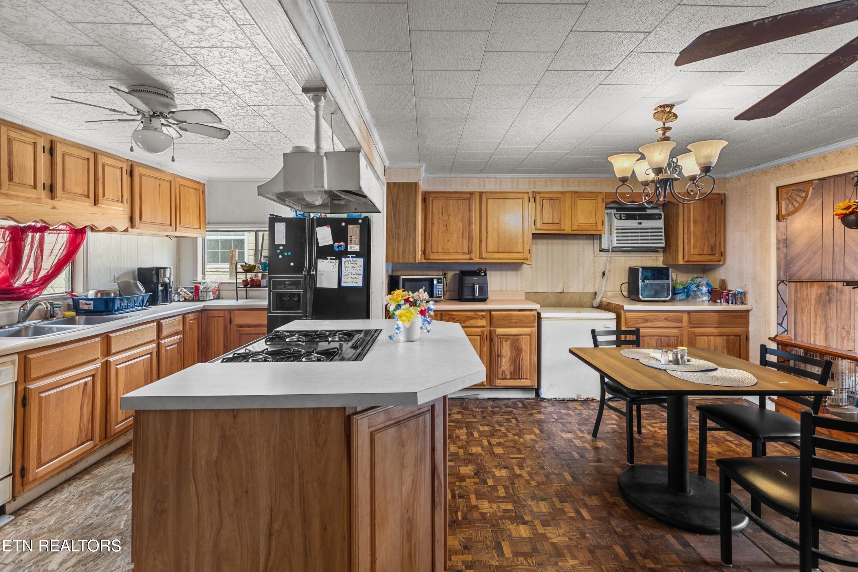 555 Poplar Avenue Jellico TN 37762