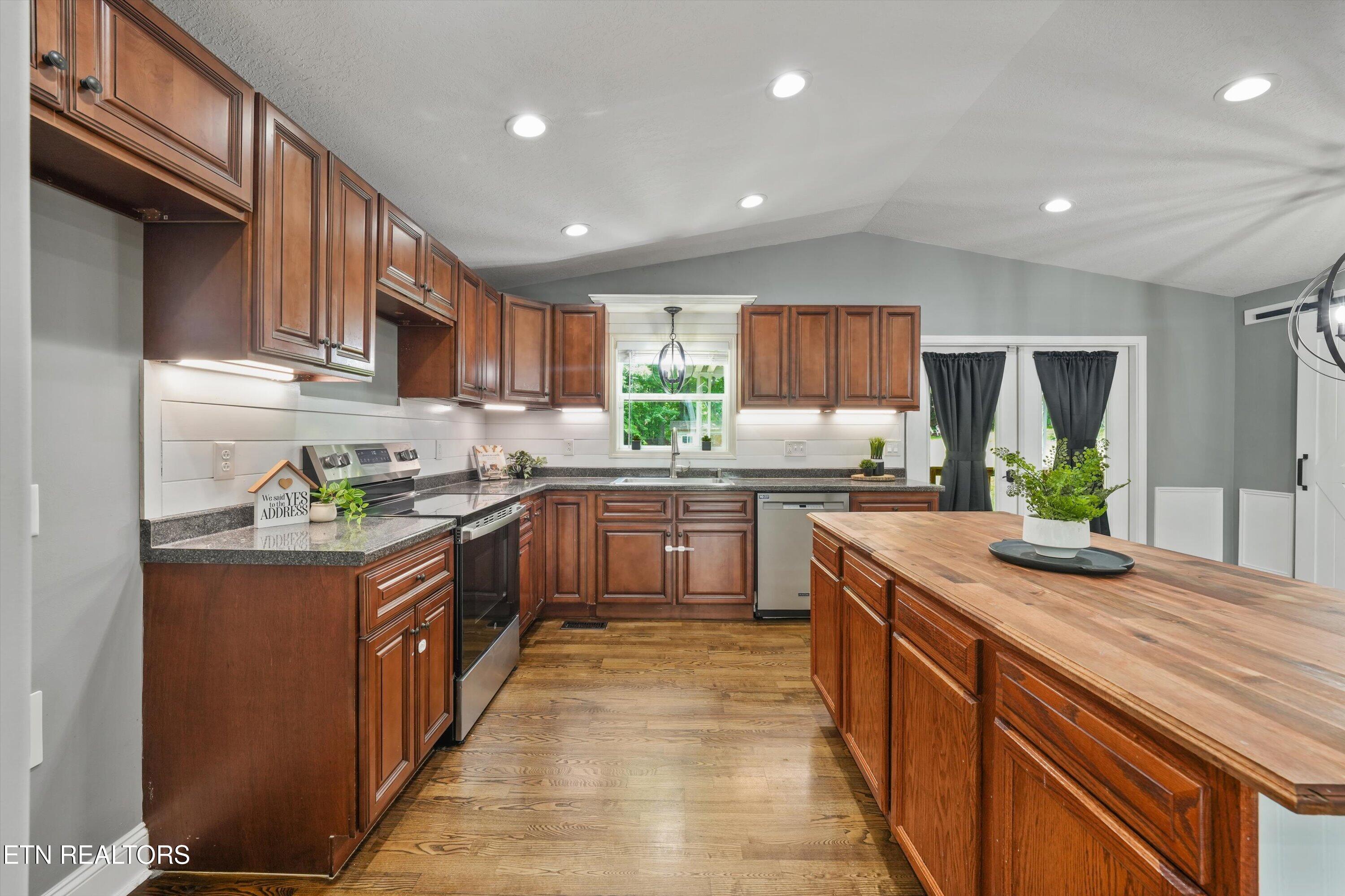 79 Reservoir Road Norris TN 37828