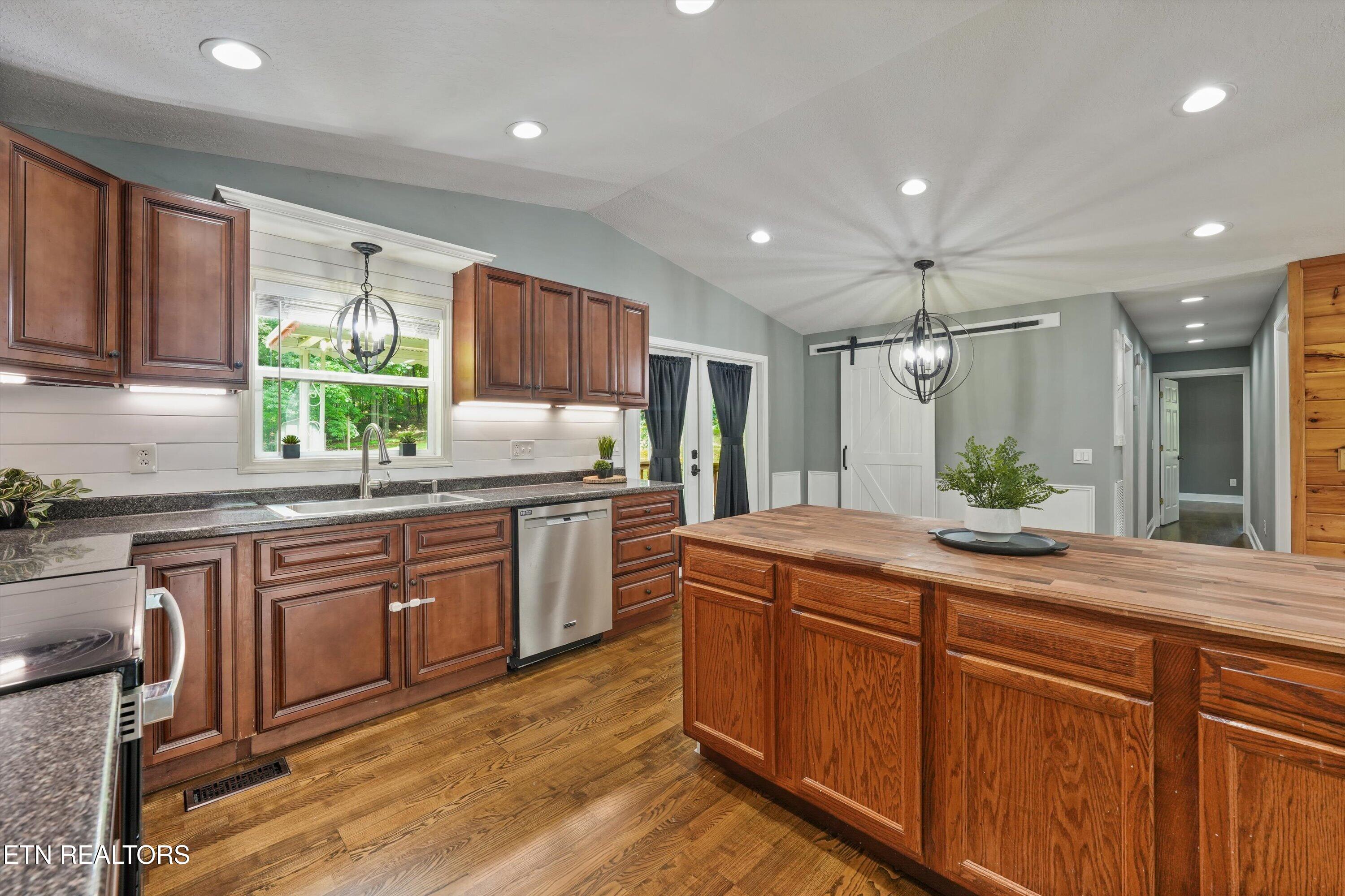 79 Reservoir Road Norris TN 37828