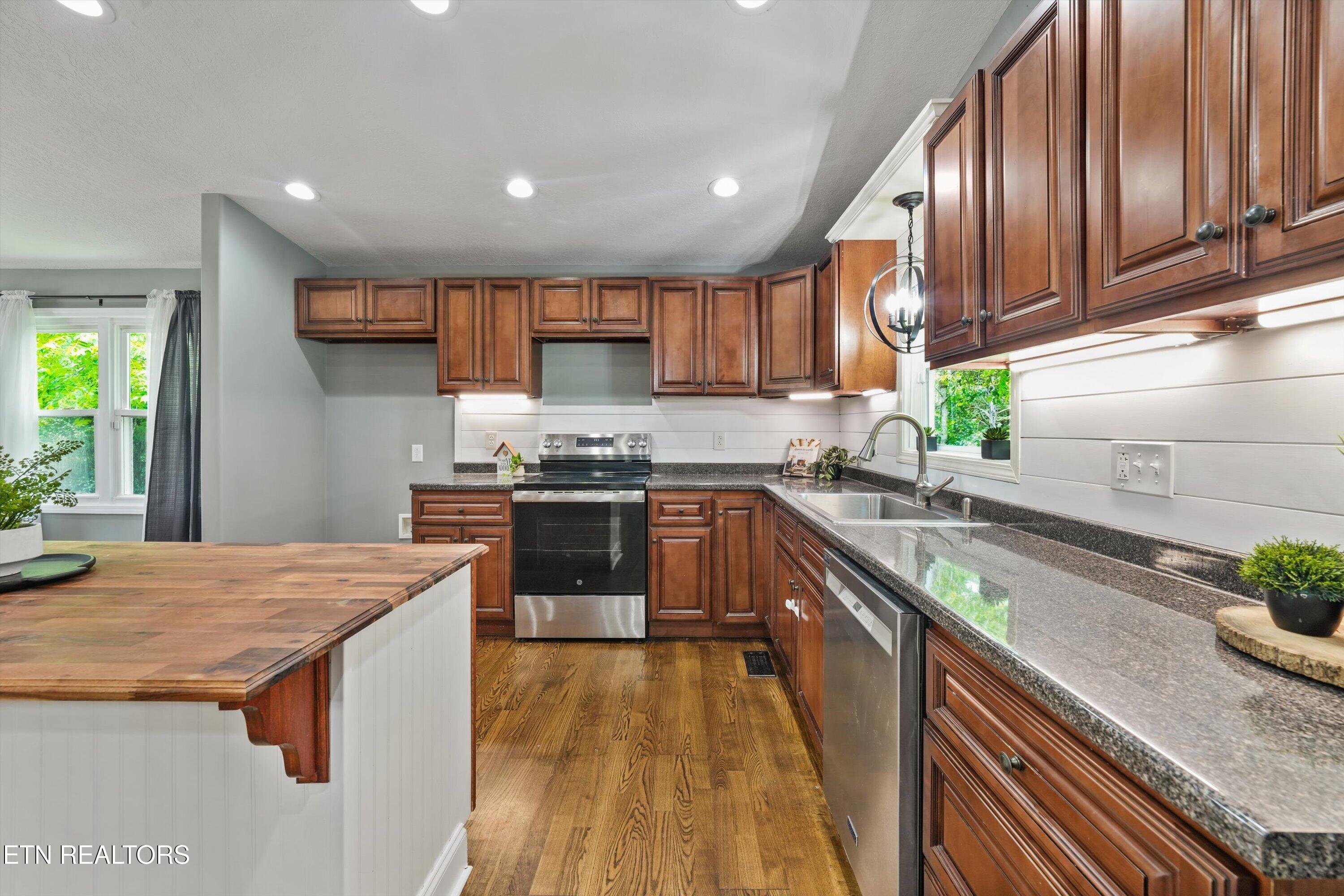 79 Reservoir Road Norris TN 37828