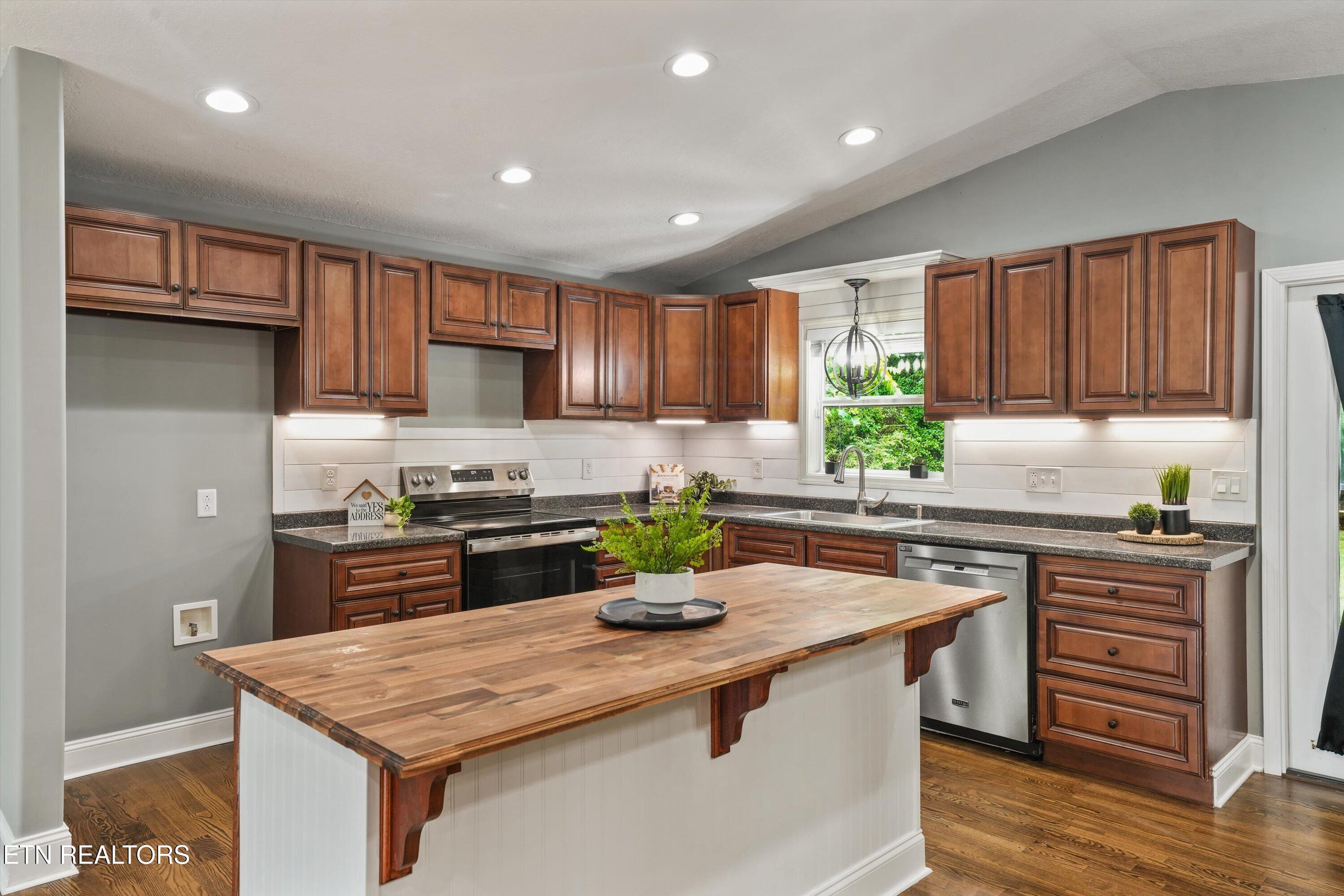 79 Reservoir Road Norris TN 37828