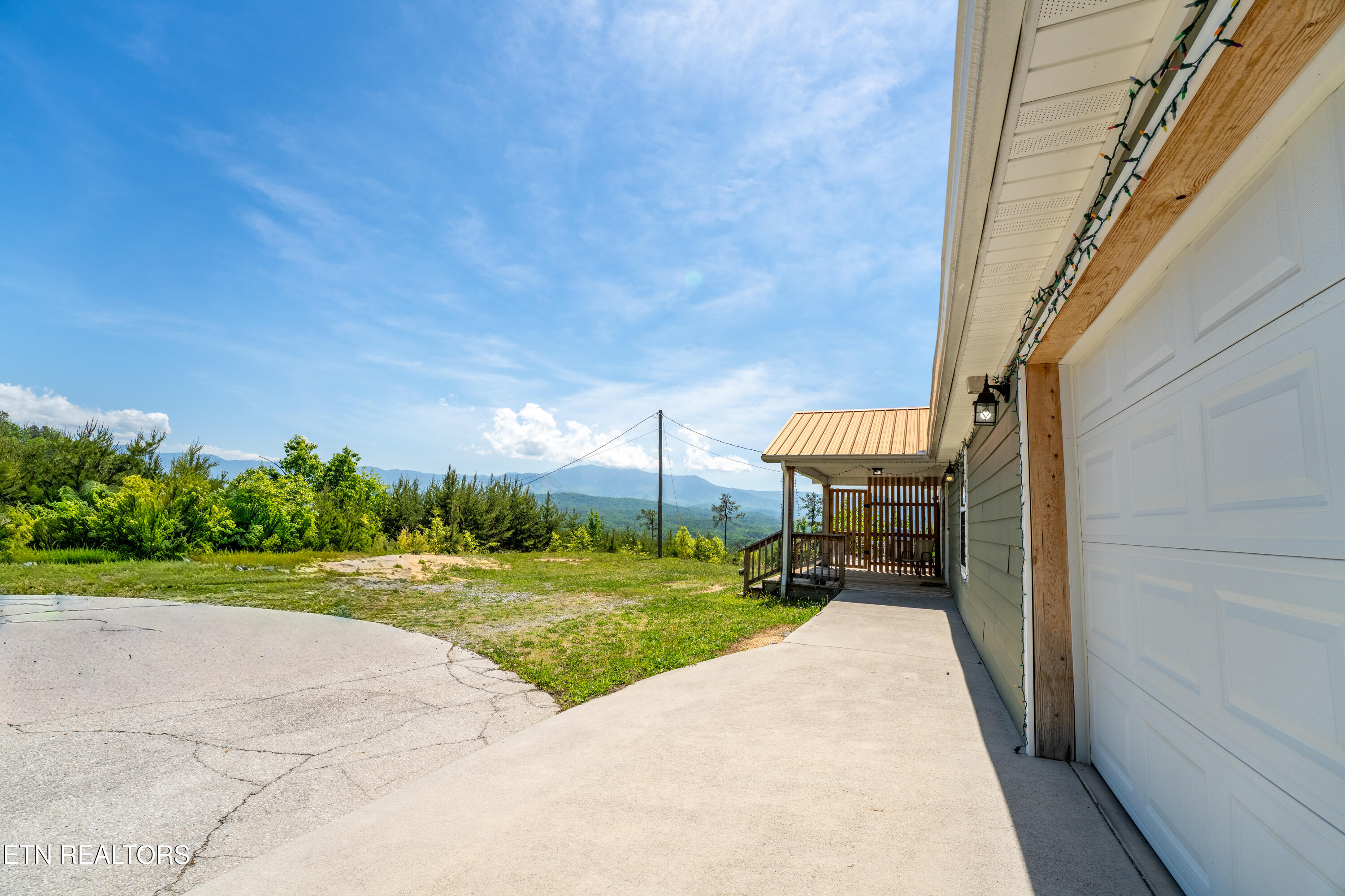 1981 Fox View Lane Sevierville TN 37876