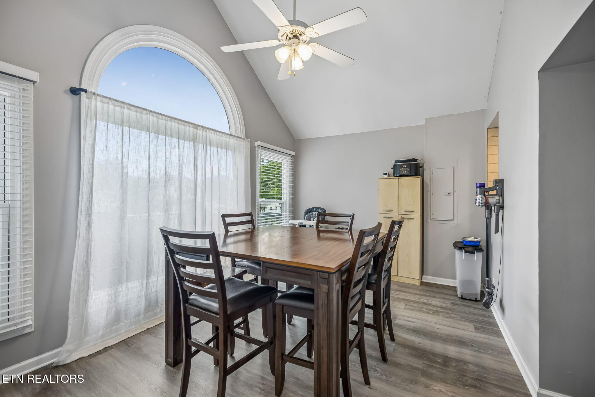 212 Oak Street Clinton TN 37716