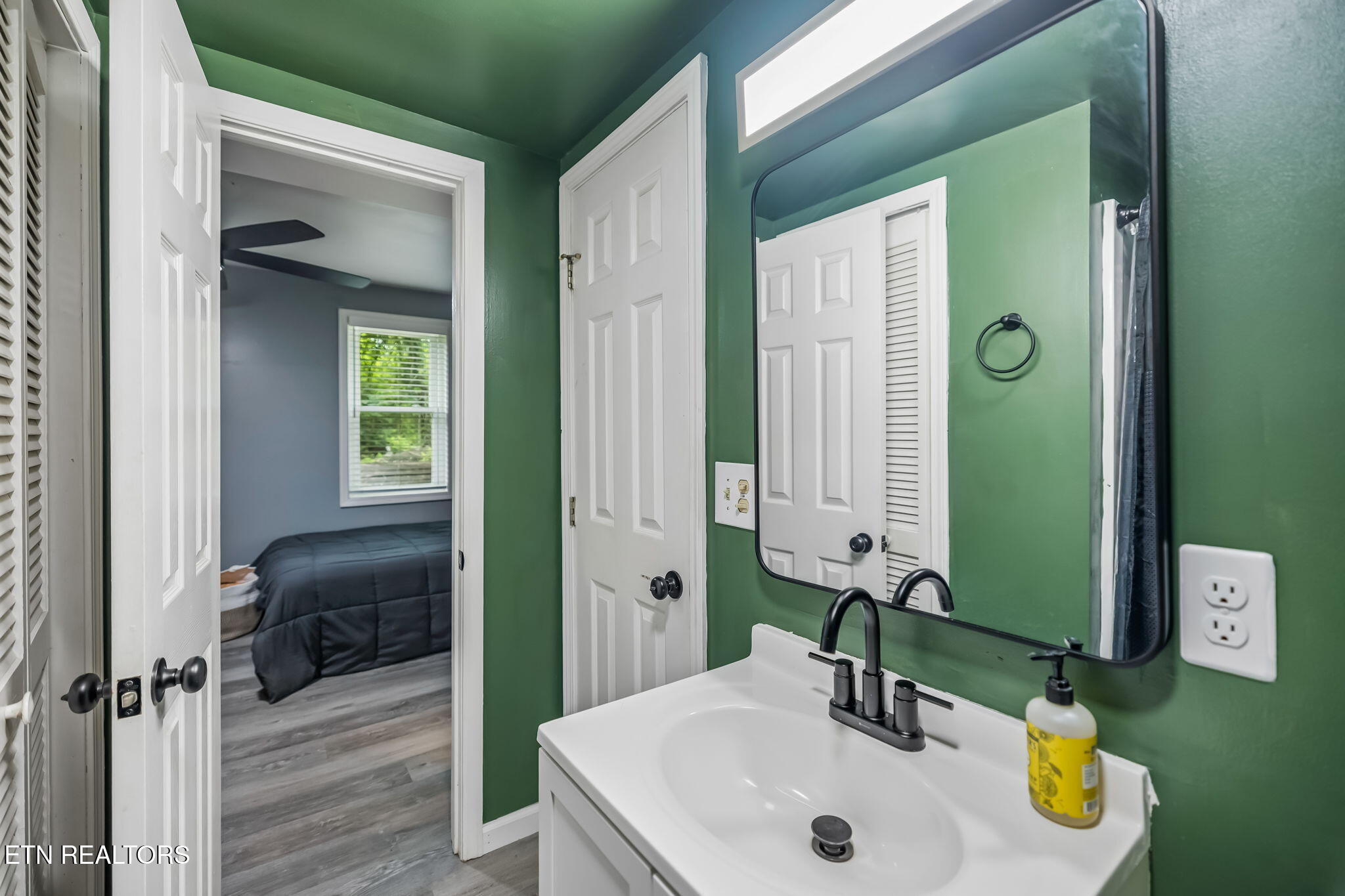 212 Oak Street Clinton TN 37716