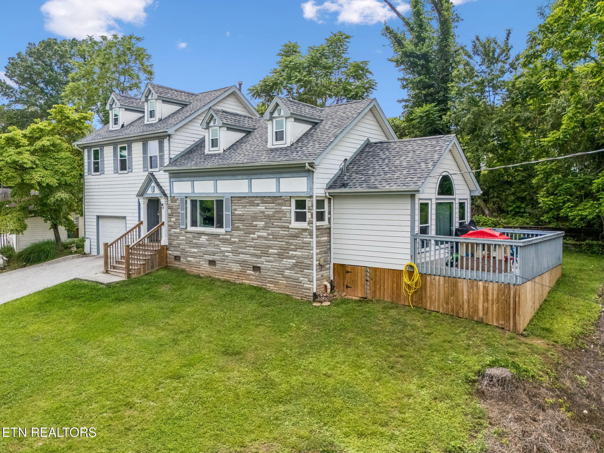 212 Oak Street Clinton TN 37716