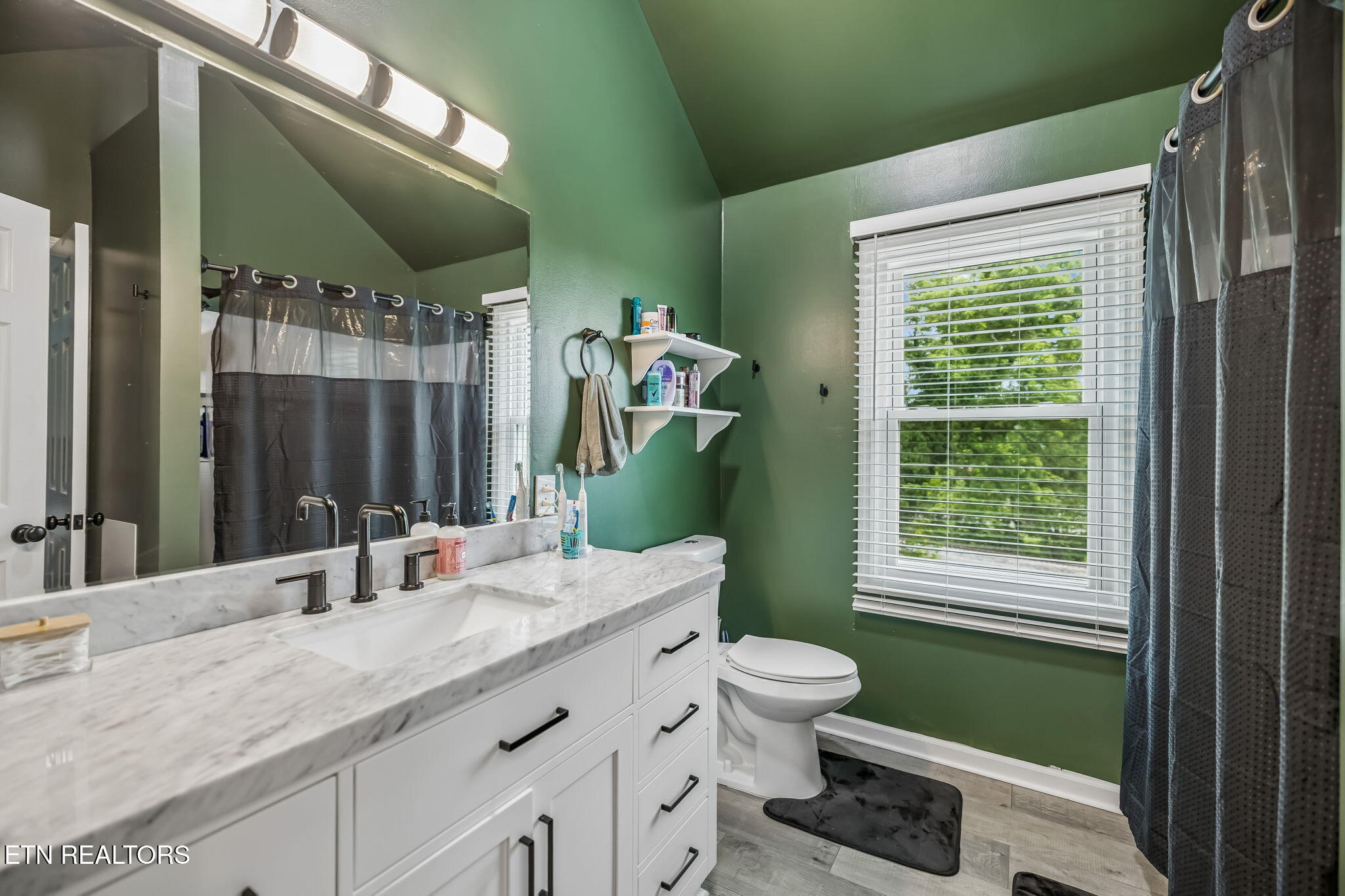 212 Oak Street Clinton TN 37716