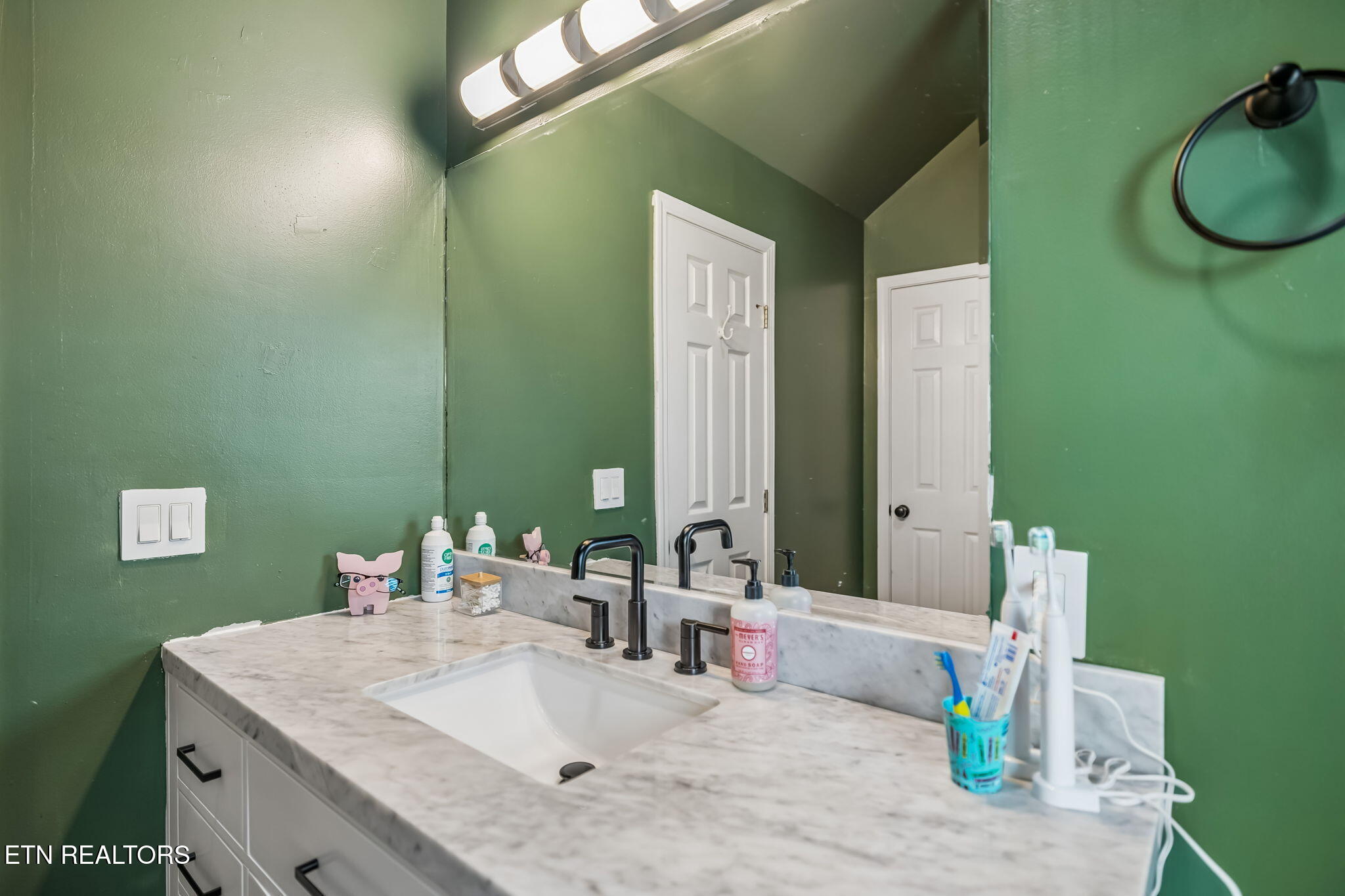 212 Oak Street Clinton TN 37716