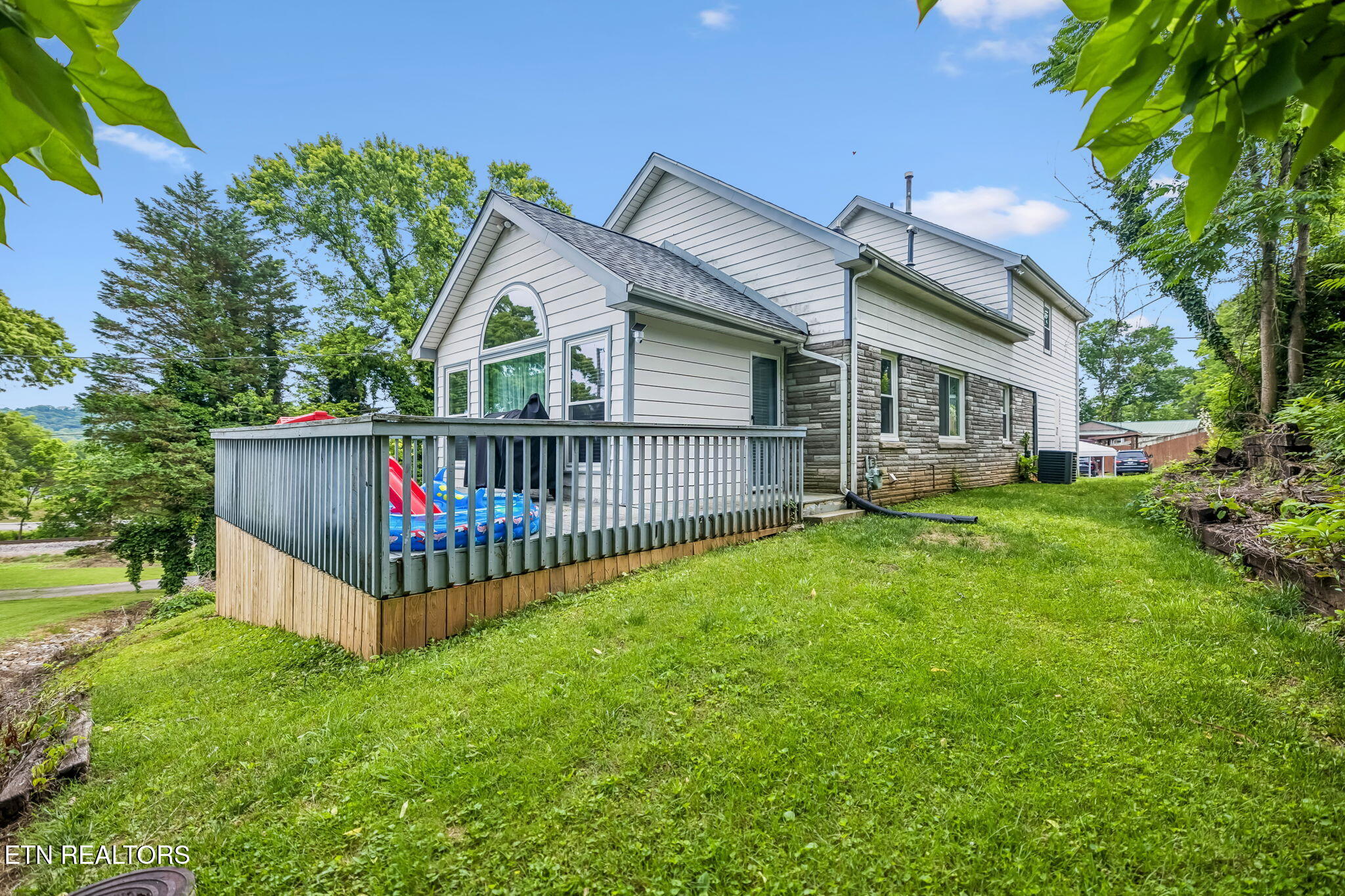 212 Oak Street Clinton TN 37716