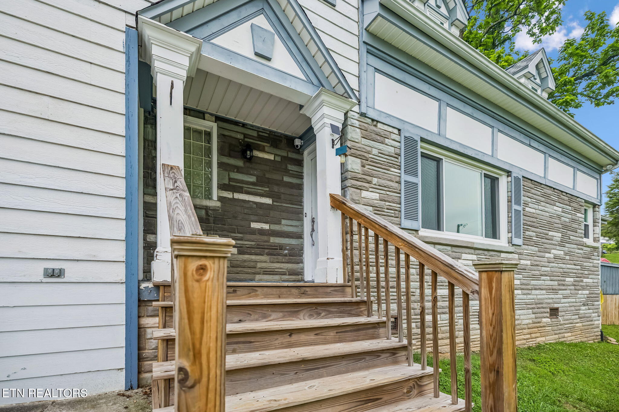 212 Oak Street Clinton TN 37716