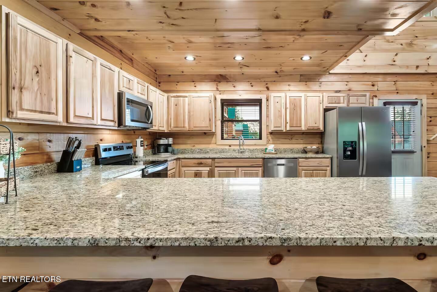 848 String Run Way Pigeon Forge TN 37863