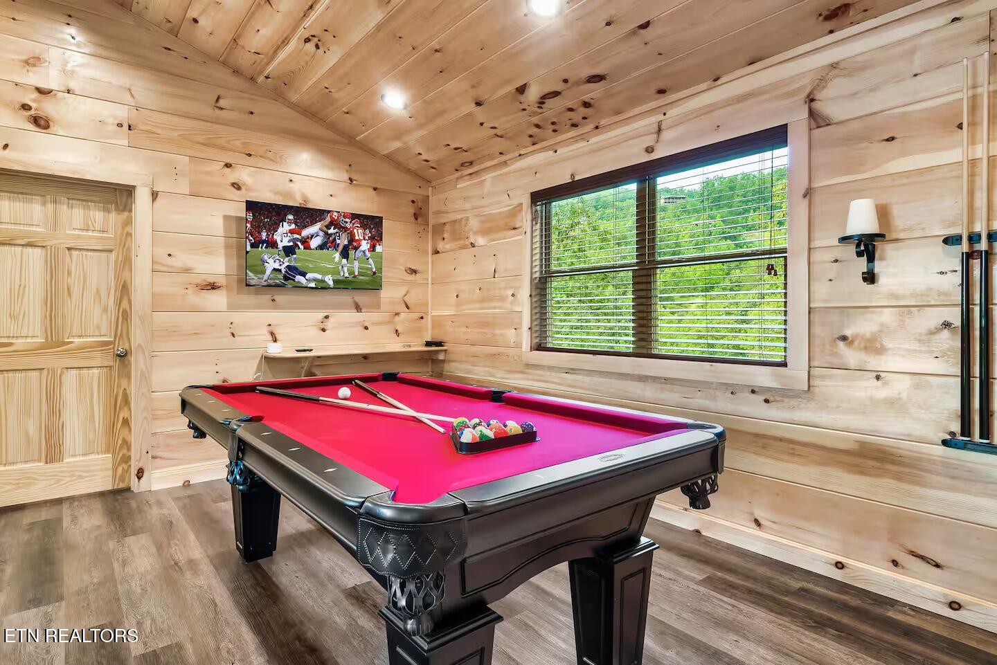 848 String Run Way Pigeon Forge TN 37863