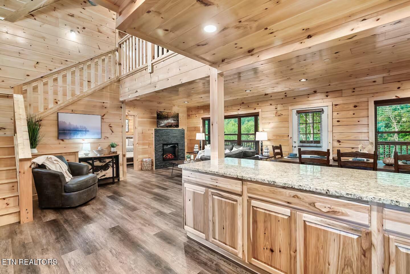 848 String Run Way Pigeon Forge TN 37863