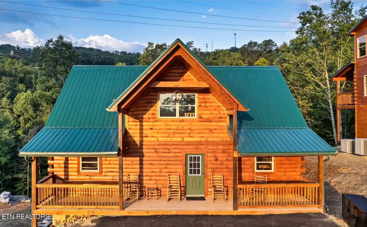 848 String Run Way Pigeon Forge TN 37863