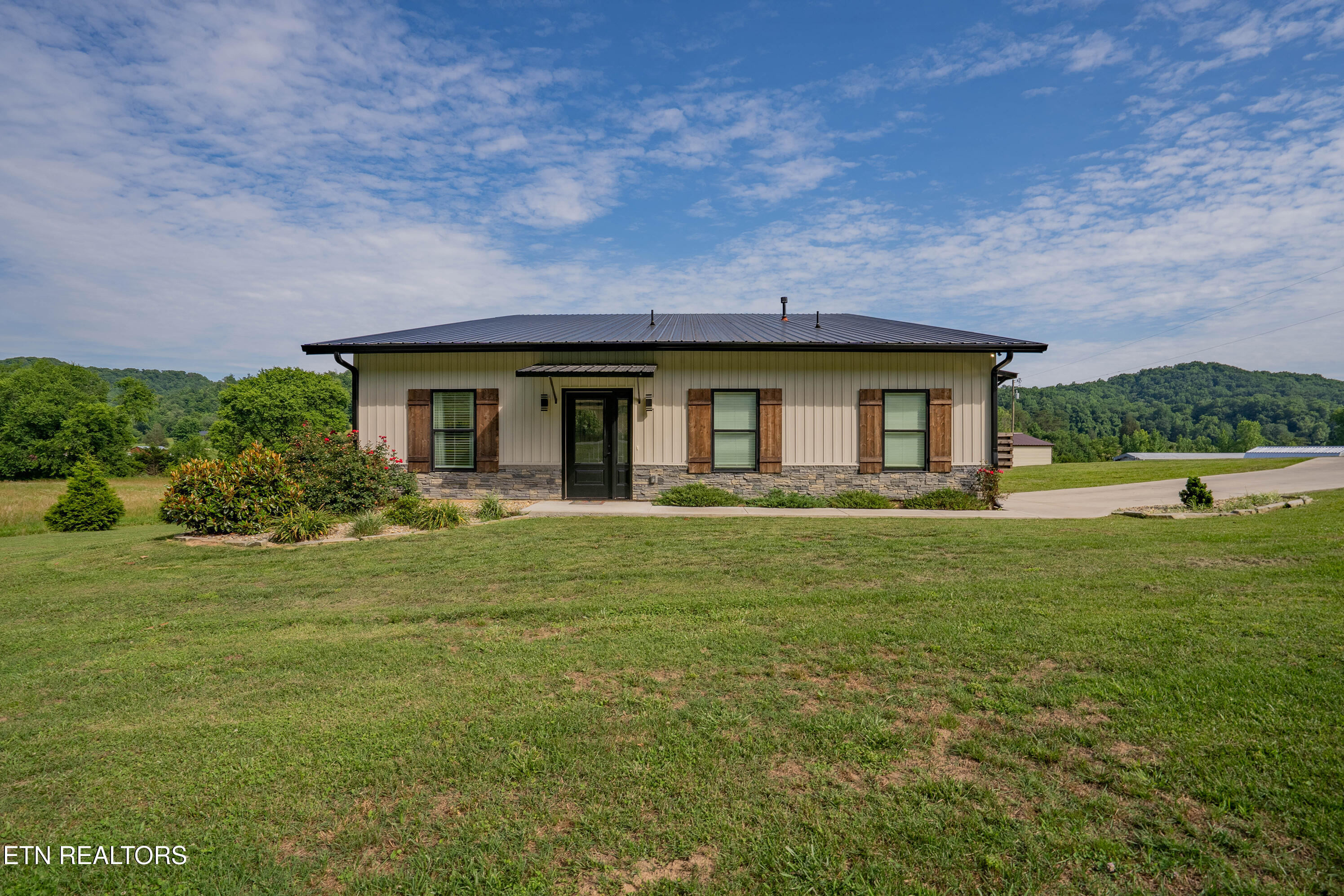 1352 Dutch Valley Road Clinton TN 37716