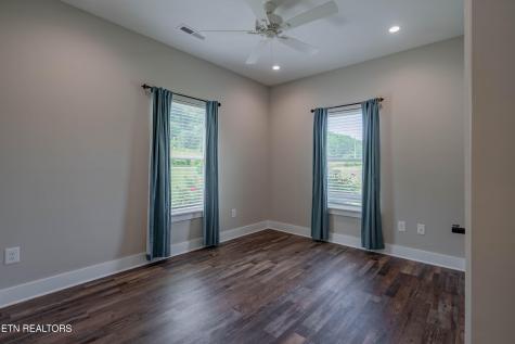 1352 Dutch Valley Road Clinton TN 37716