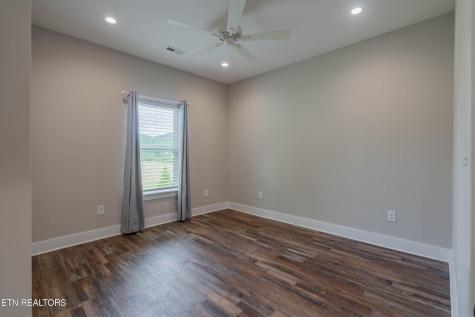 1352 Dutch Valley Road Clinton TN 37716