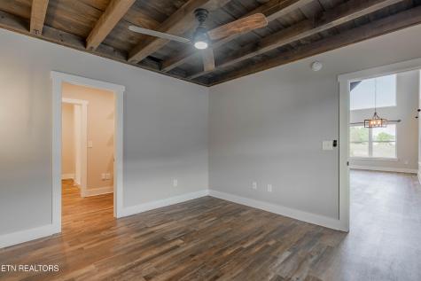 1352 Dutch Valley Road Clinton TN 37716