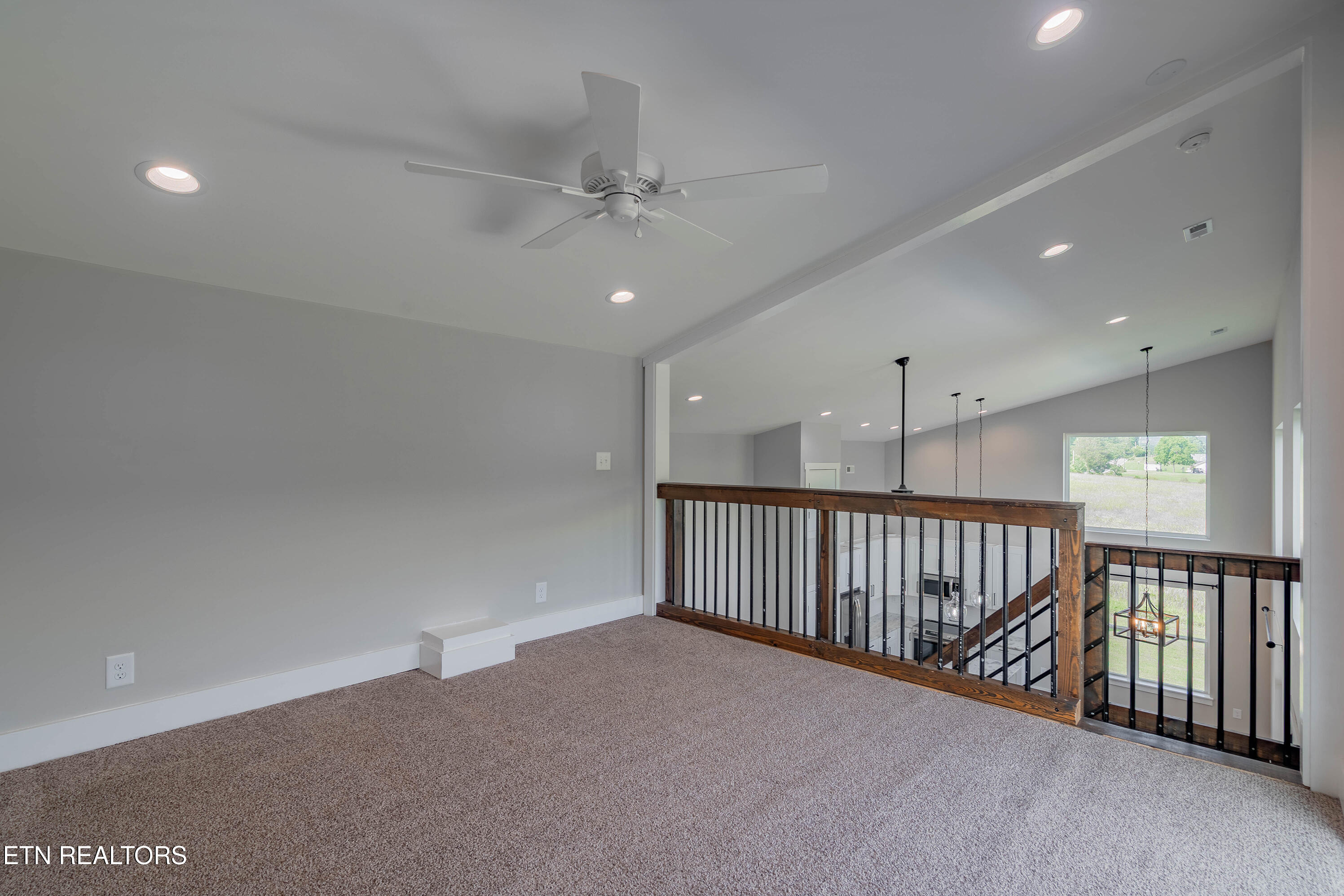 1352 Dutch Valley Road Clinton TN 37716