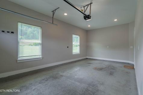 1352 Dutch Valley Road Clinton TN 37716