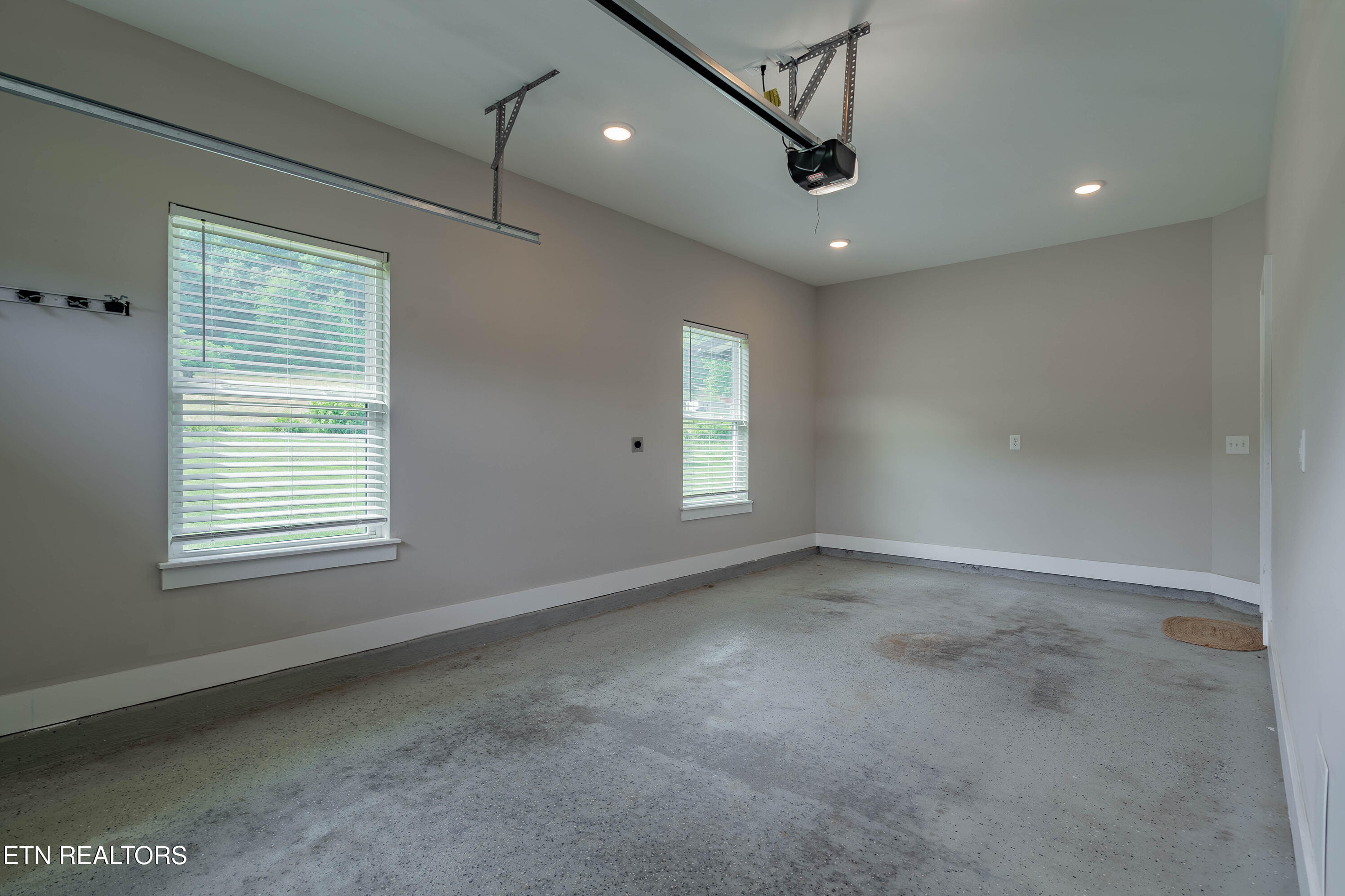 1352 Dutch Valley Road Clinton TN 37716