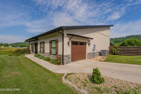 1352 Dutch Valley Road Clinton TN 37716