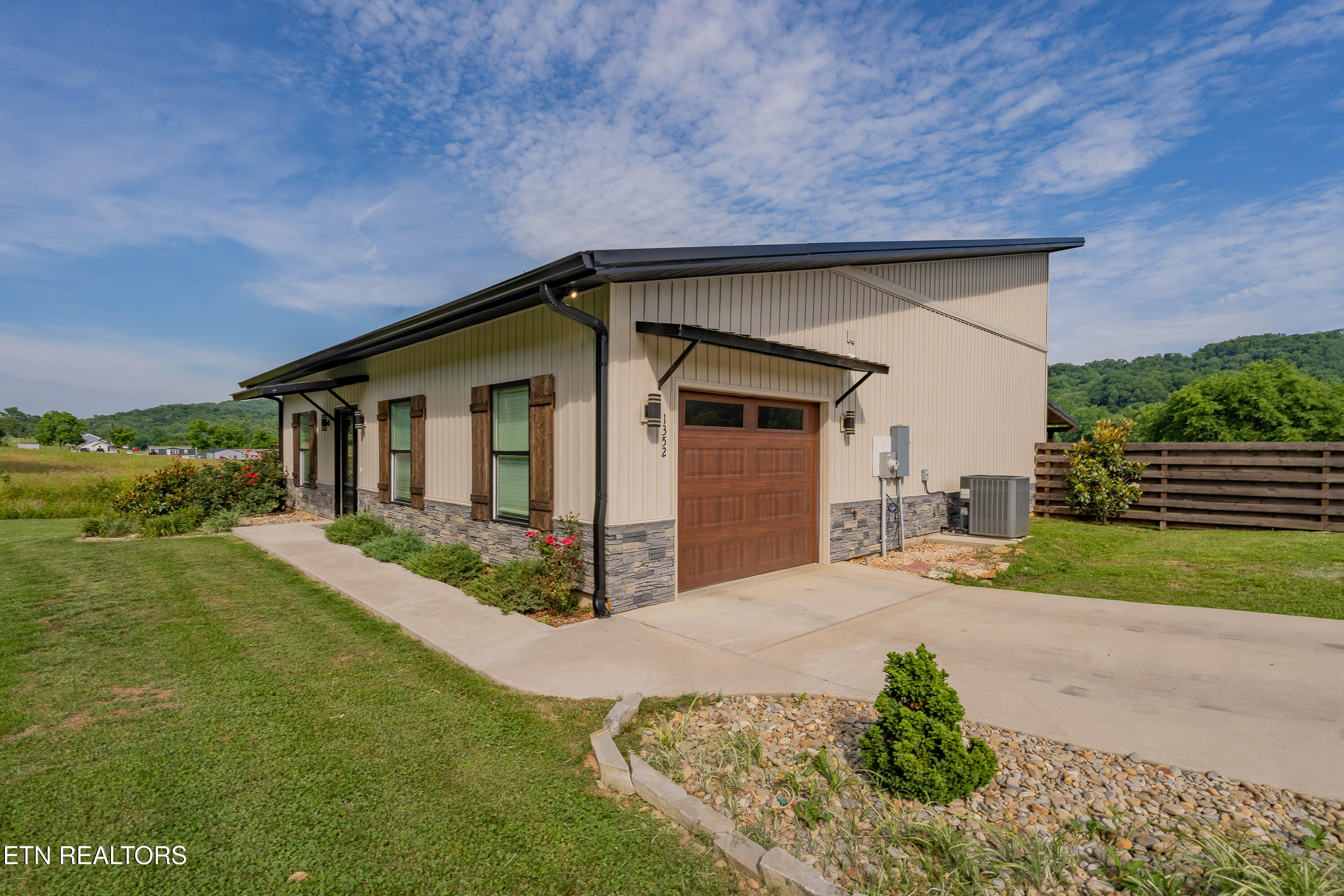 1352 Dutch Valley Road Clinton TN 37716